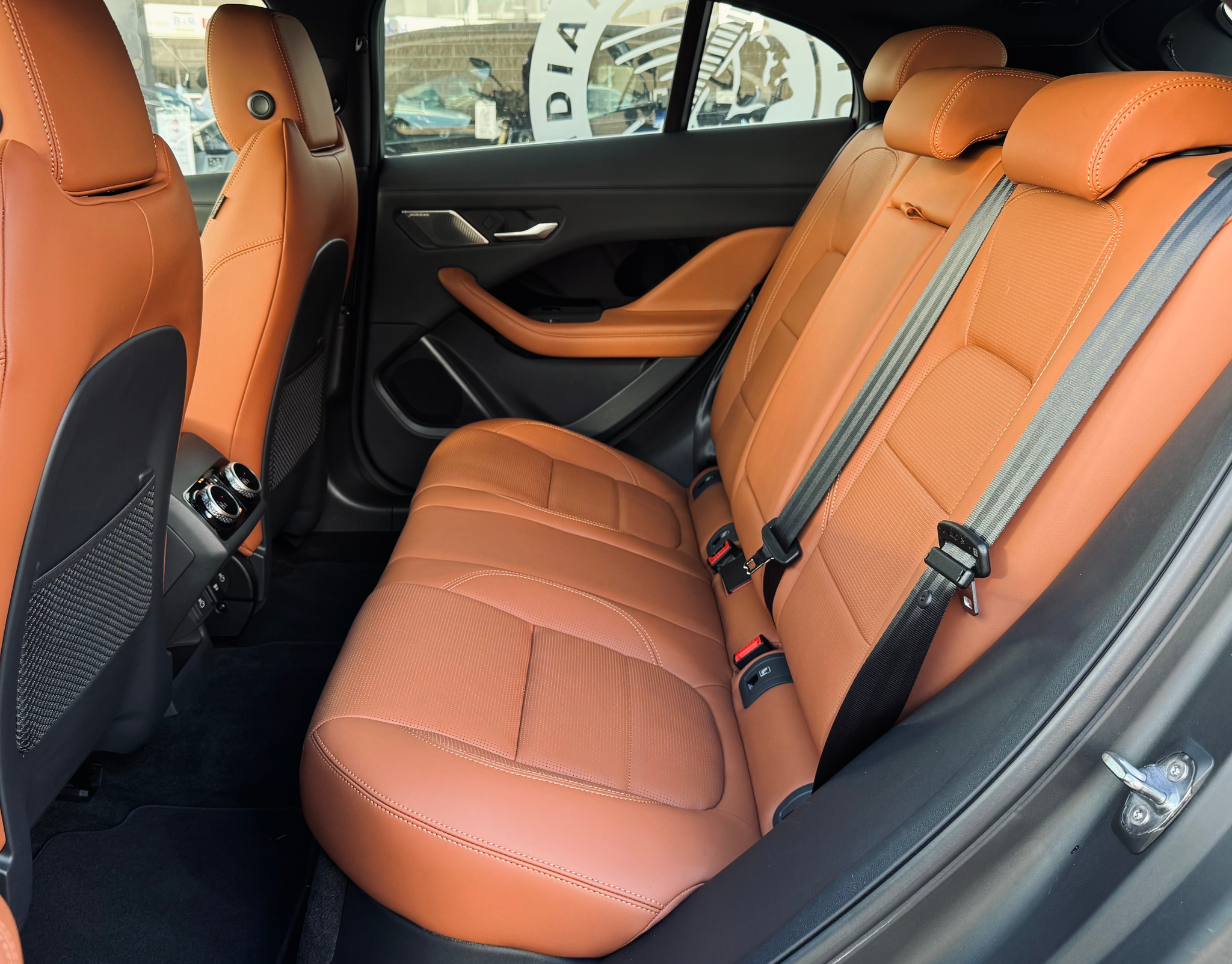 listing desktop thumbnail image 10