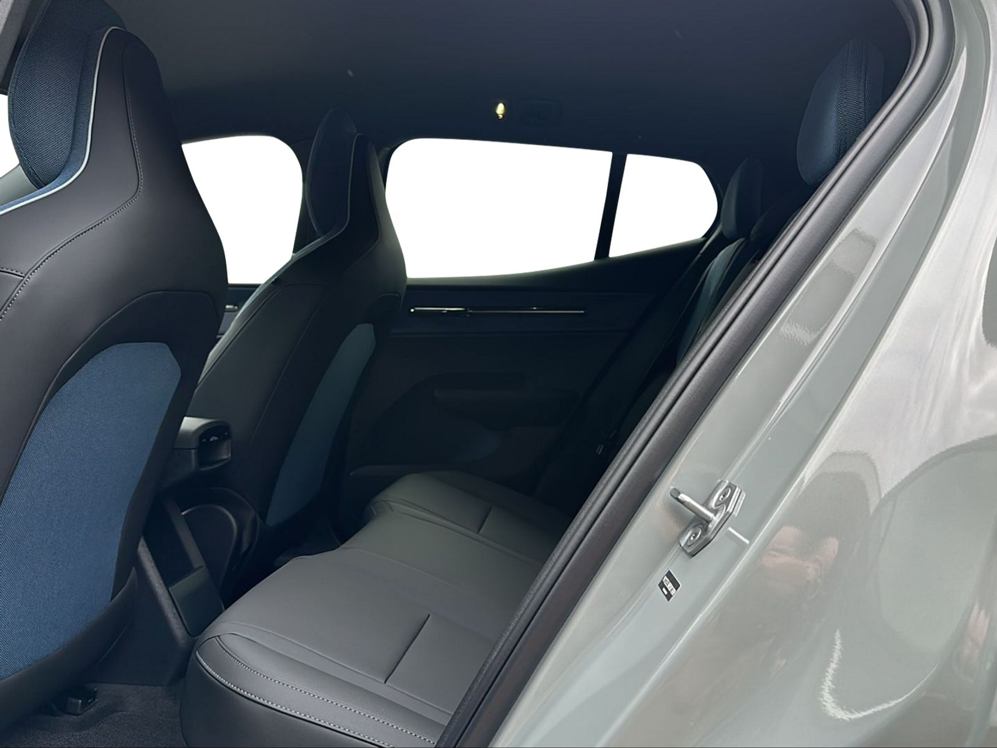 listing desktop thumbnail image 10