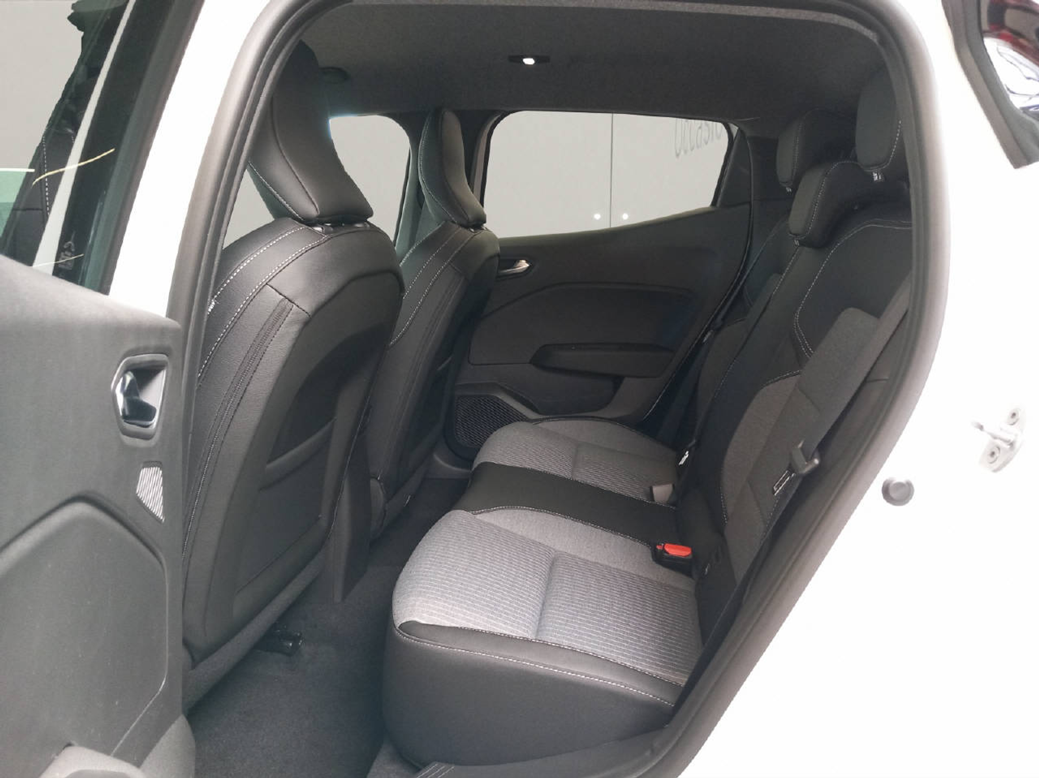 listing desktop thumbnail image 9