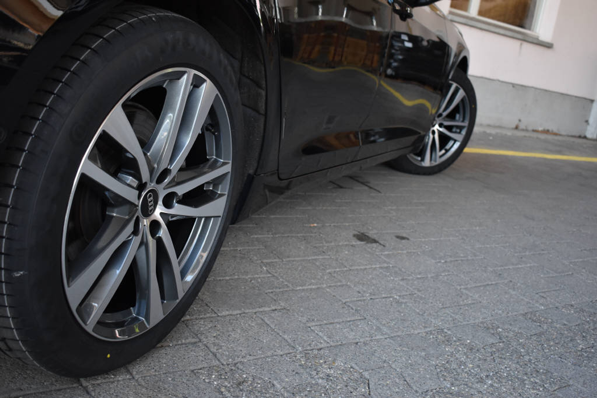 listing desktop thumbnail image 4