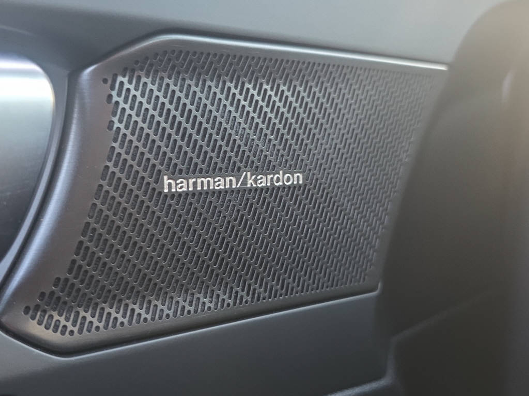 listing desktop thumbnail image 25