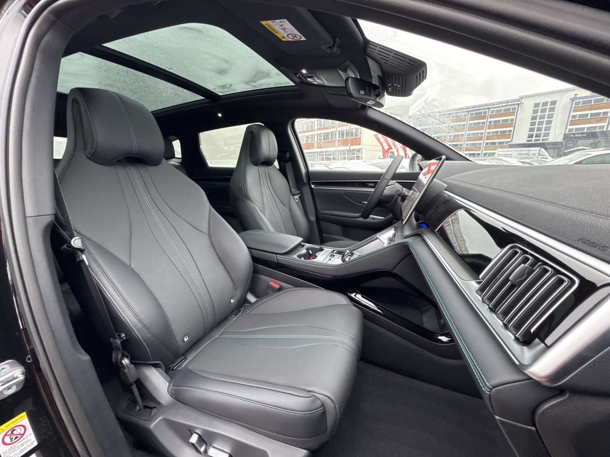 listing desktop thumbnail image 11