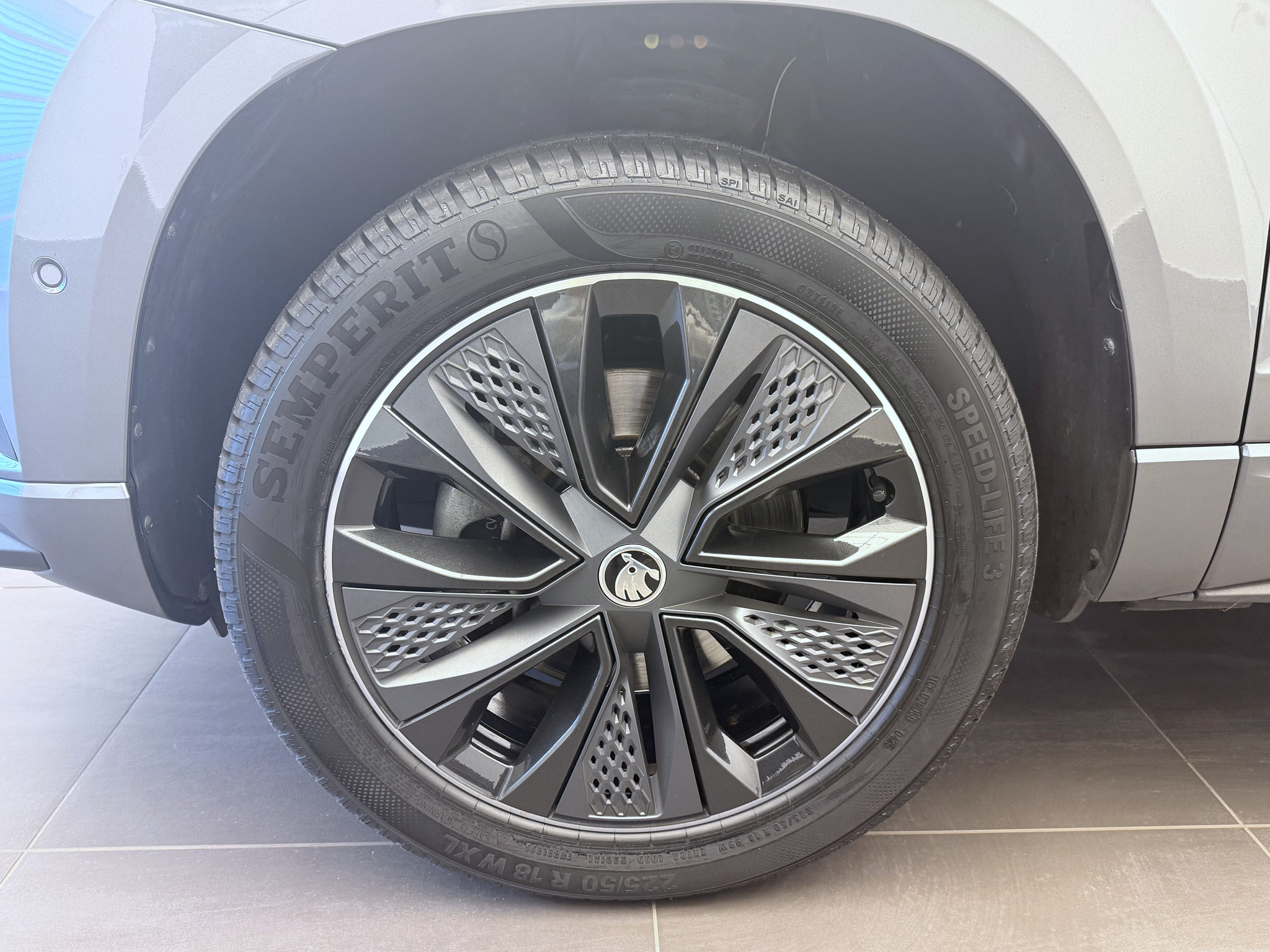 listing desktop thumbnail image 2