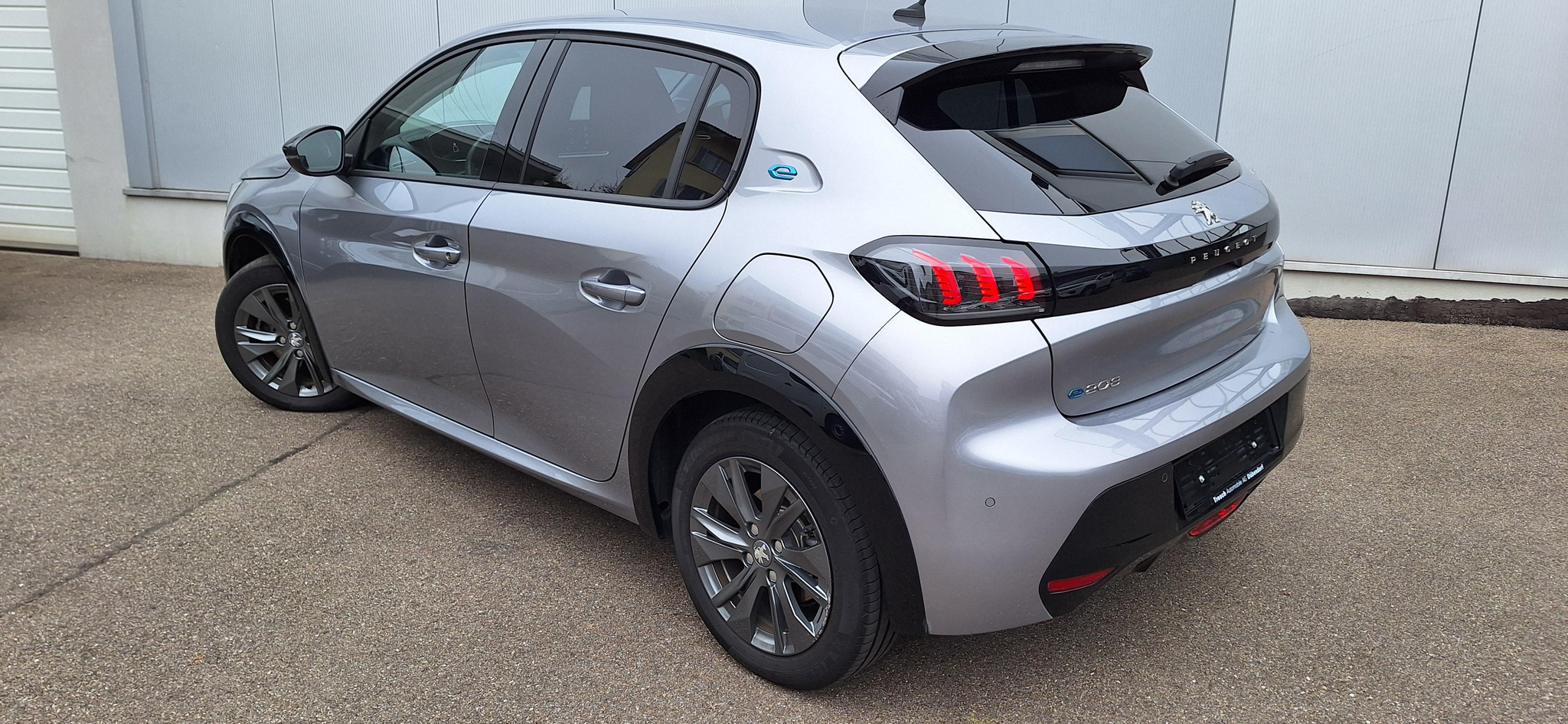 listing desktop thumbnail image 2