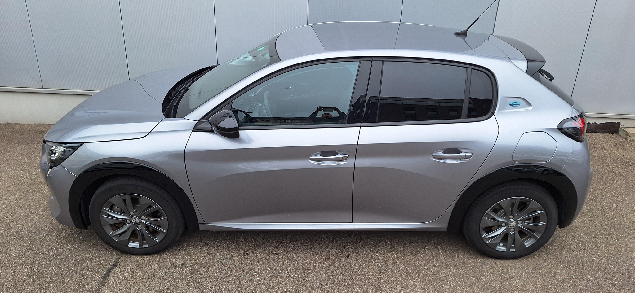 listing desktop thumbnail image 5