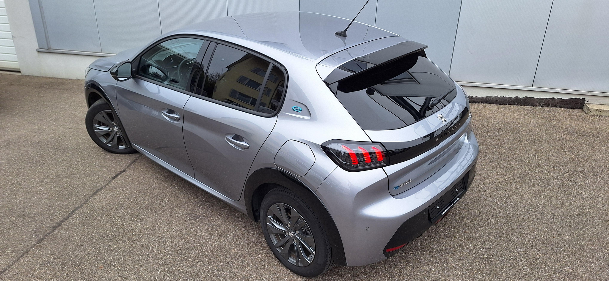 listing desktop thumbnail image 6