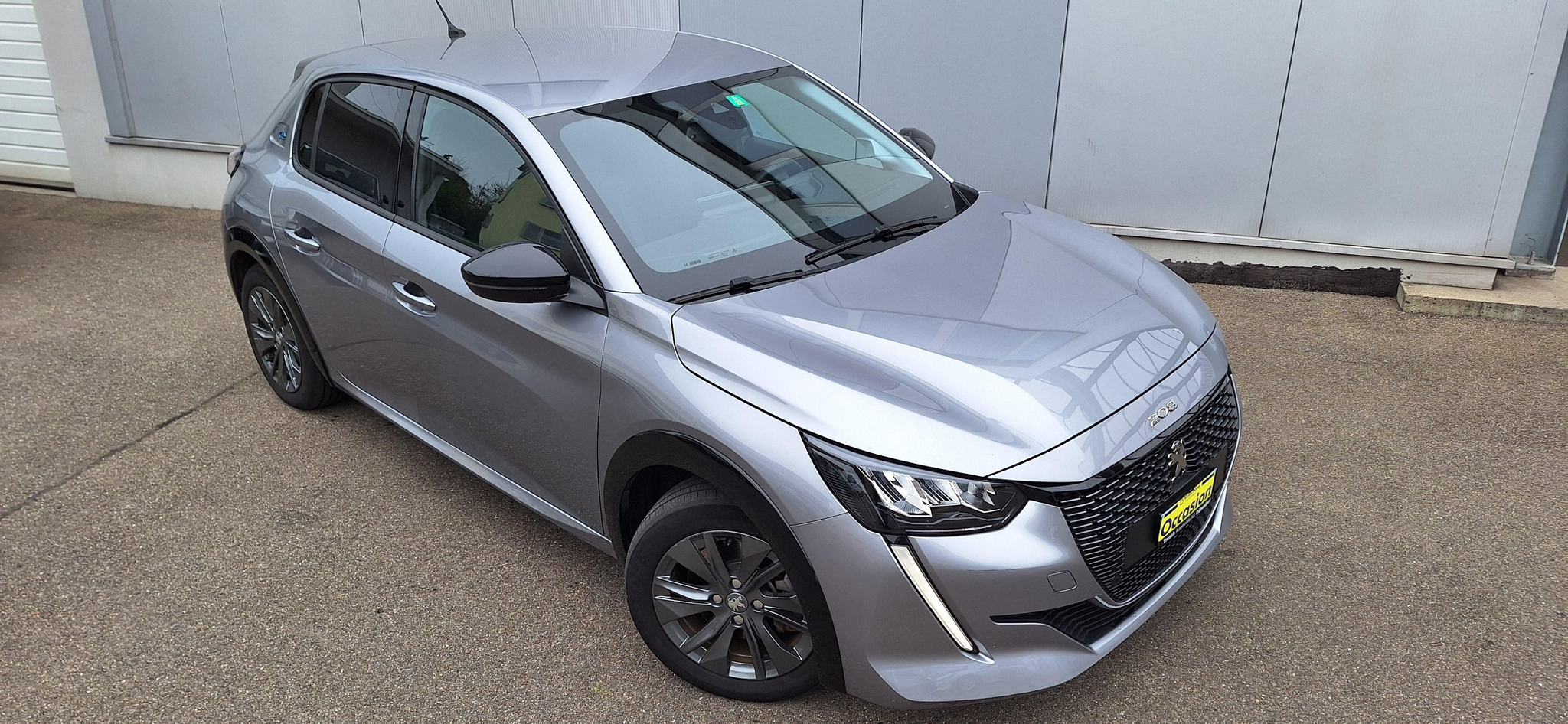 listing desktop thumbnail image 3