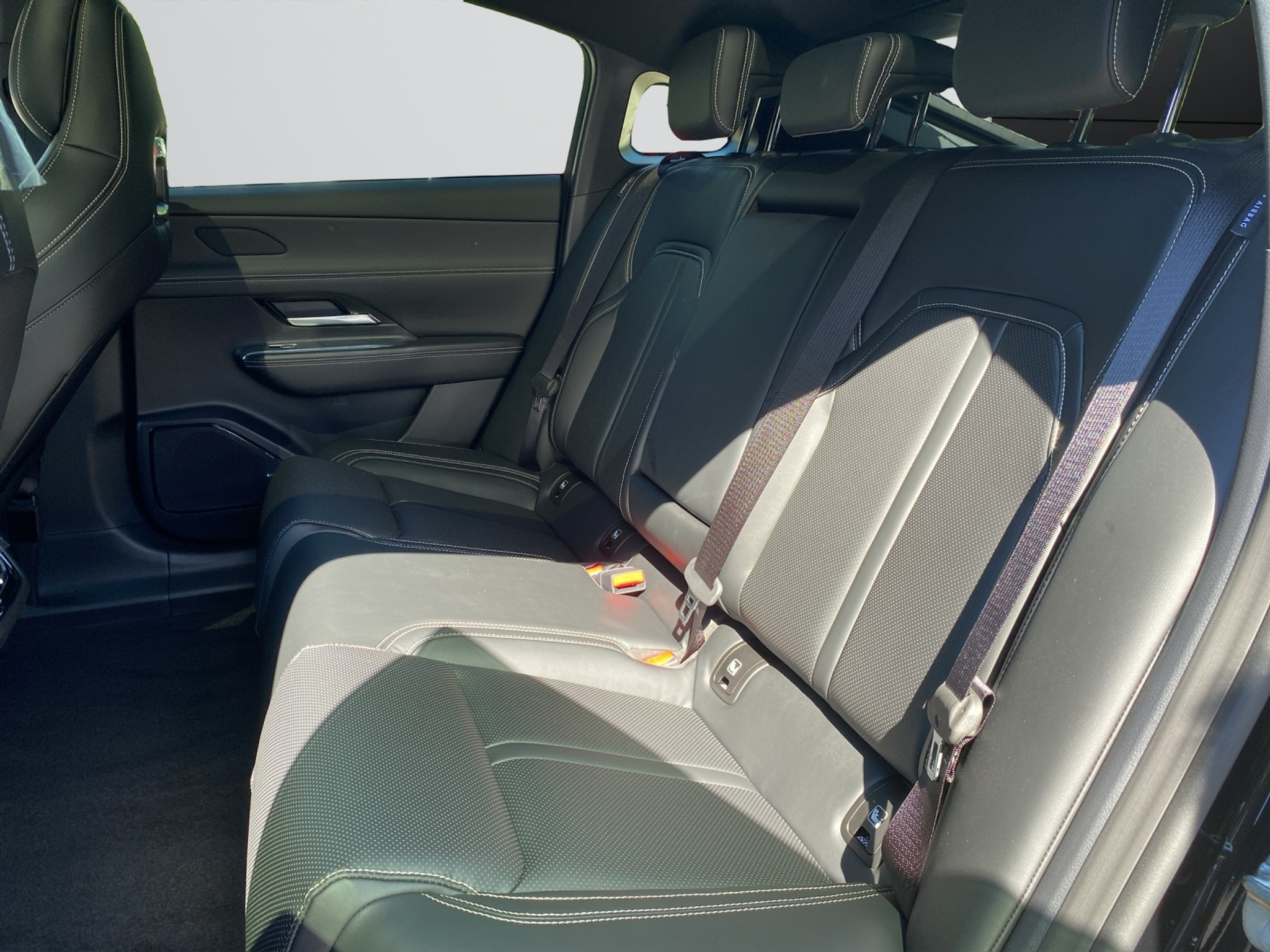 listing desktop thumbnail image 8