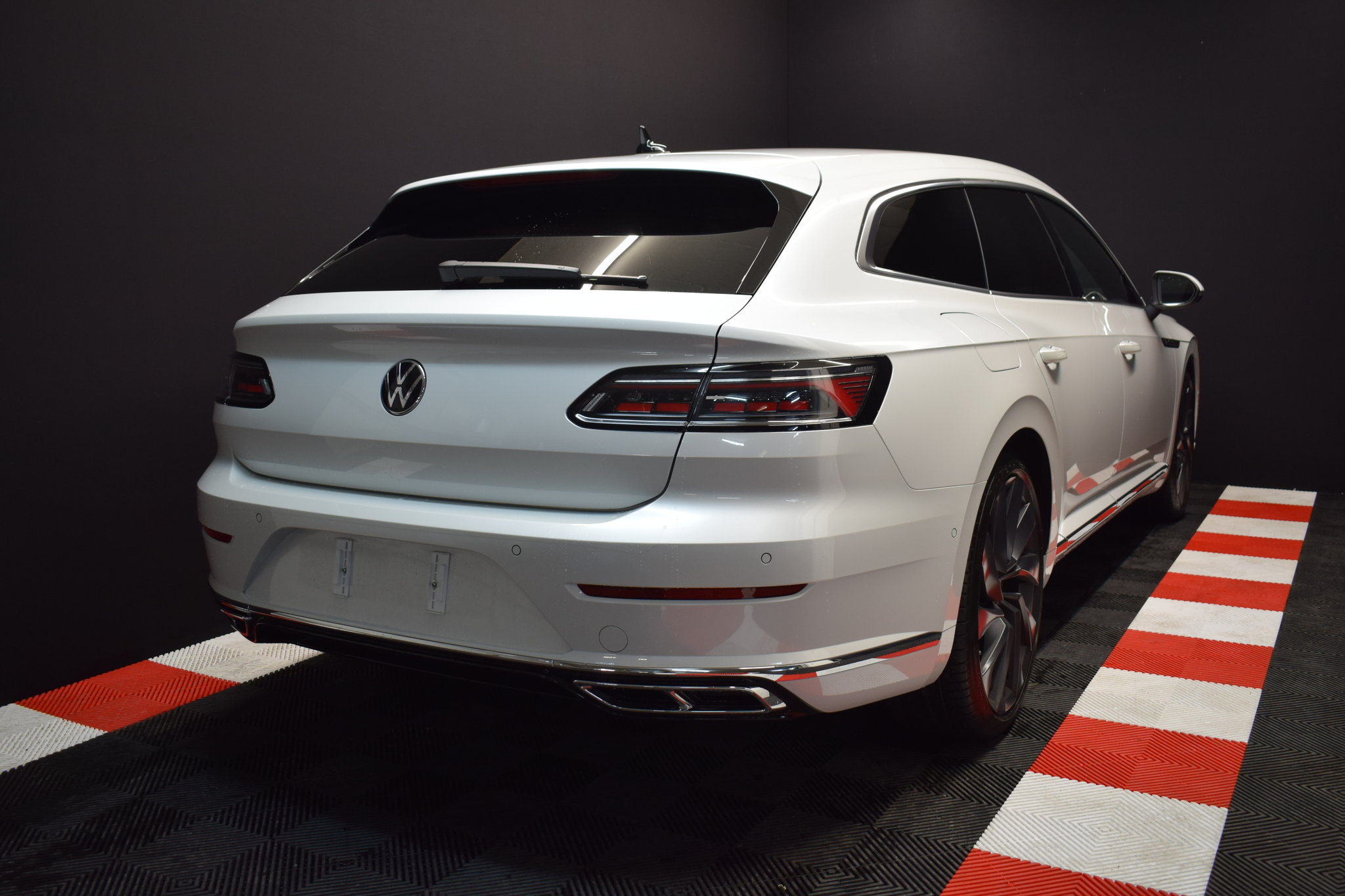 listing desktop thumbnail image 8