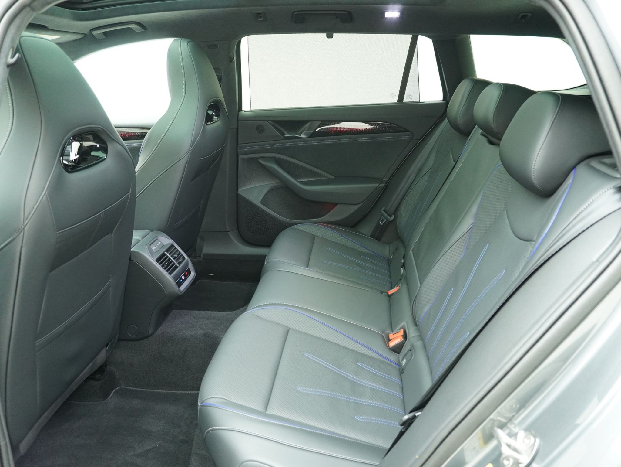 listing desktop thumbnail image 11