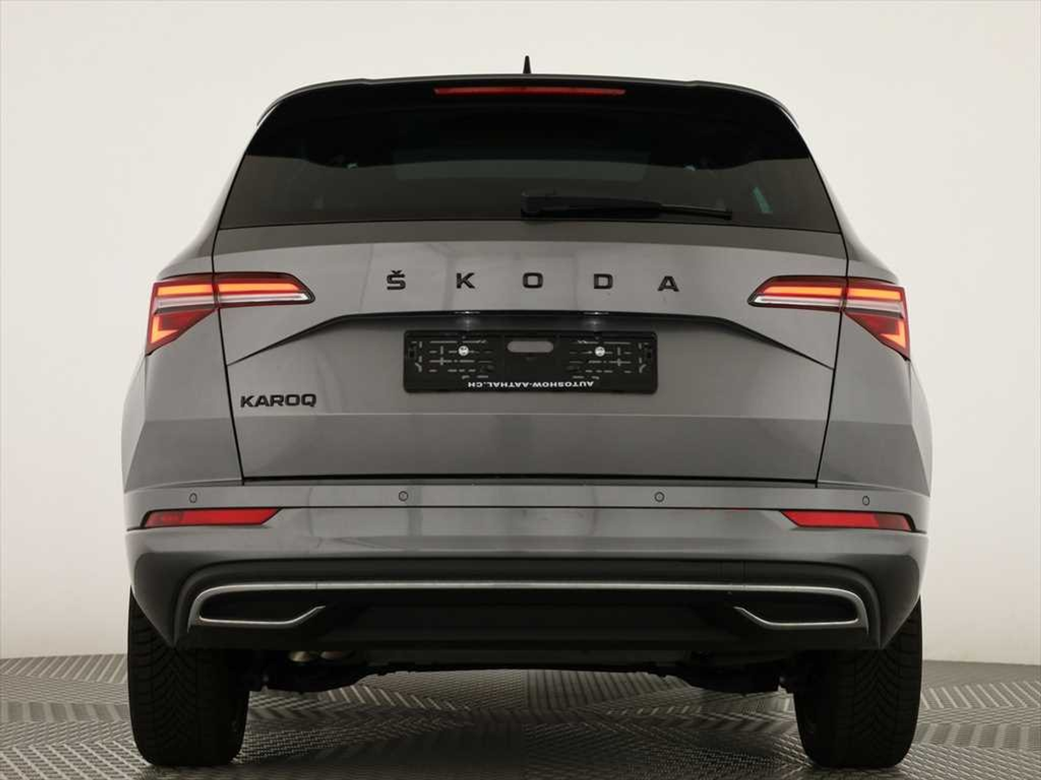 listing desktop thumbnail image 3