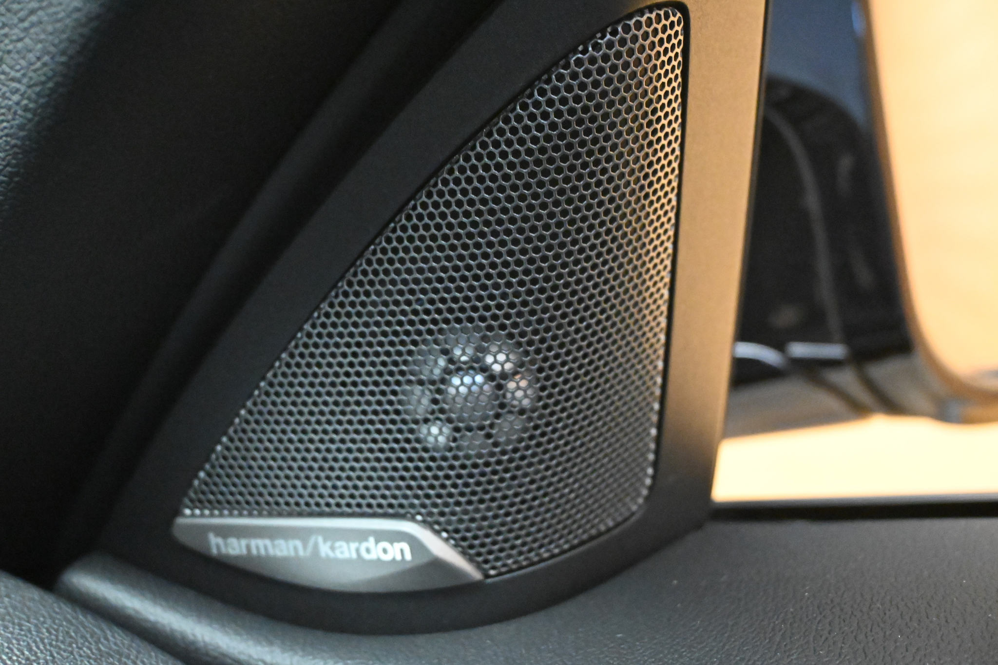 listing desktop thumbnail image 17