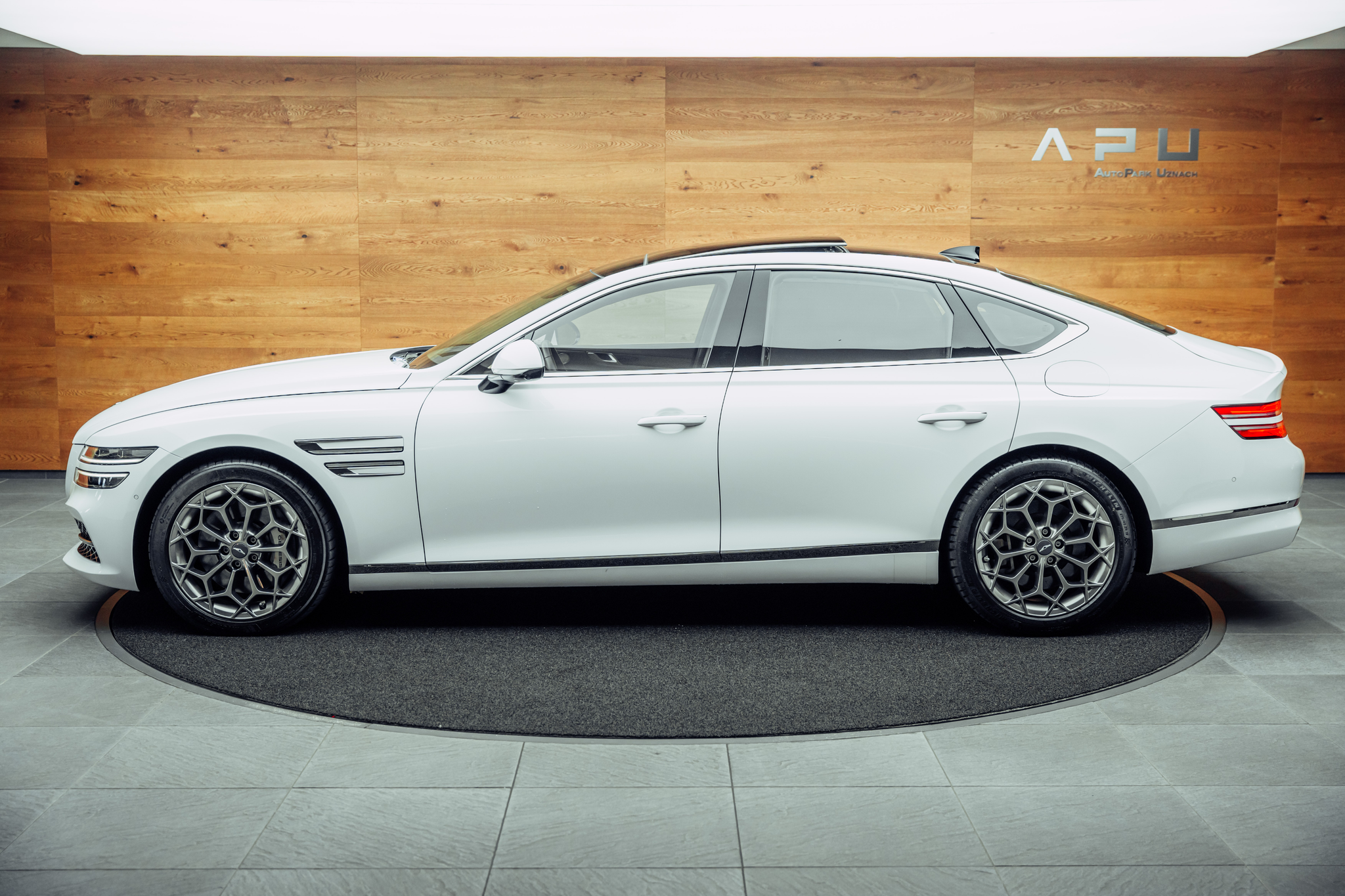 listing desktop thumbnail image 9