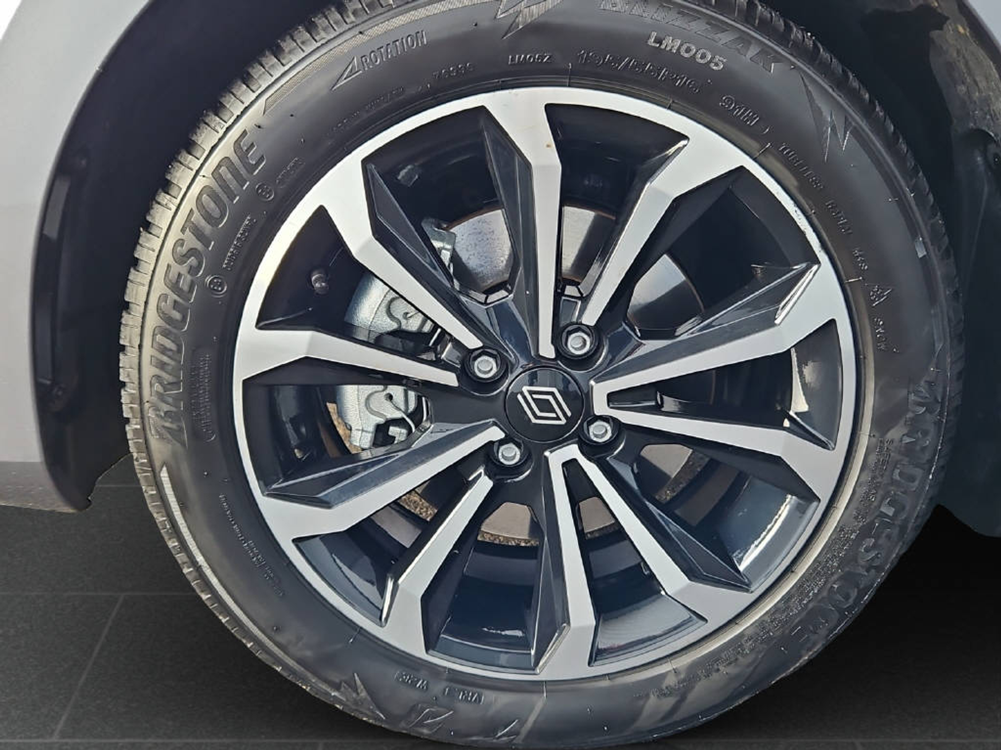 listing desktop thumbnail image 10