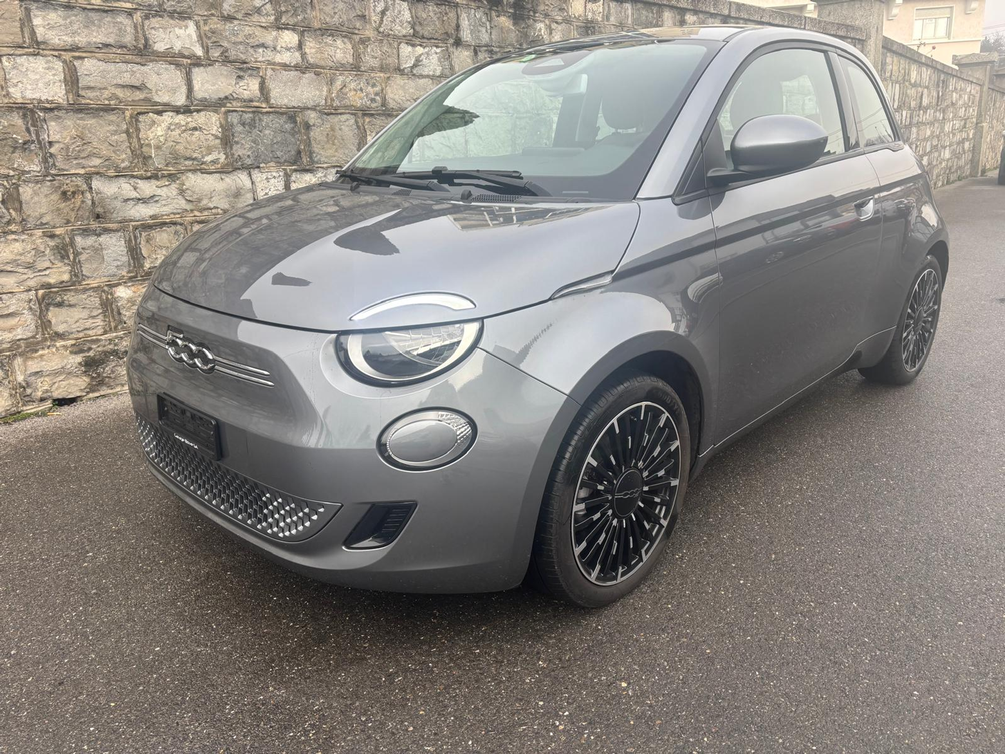 listing desktop thumbnail image 3