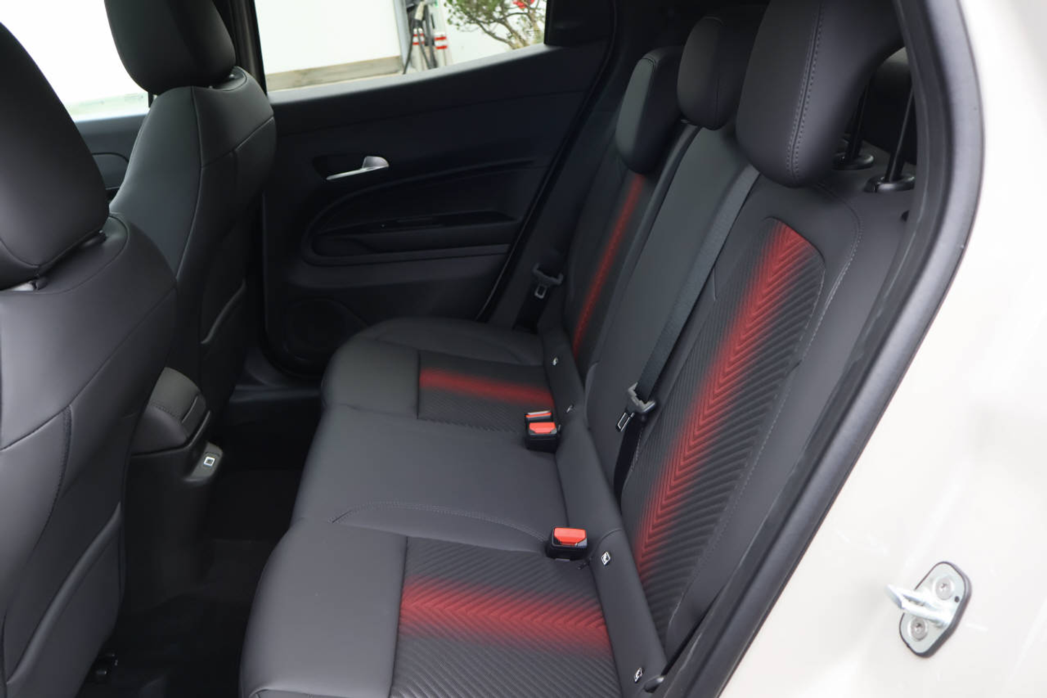 listing desktop thumbnail image 13