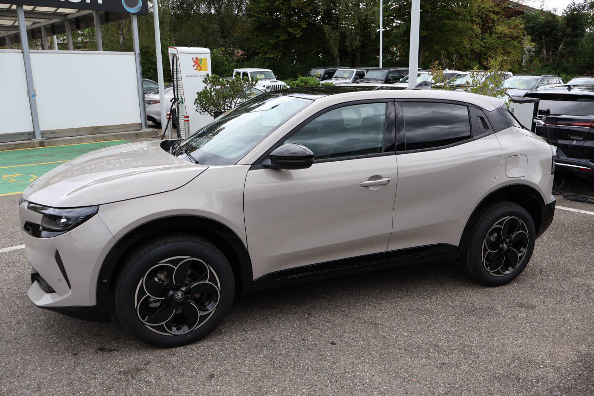 listing desktop thumbnail image 2