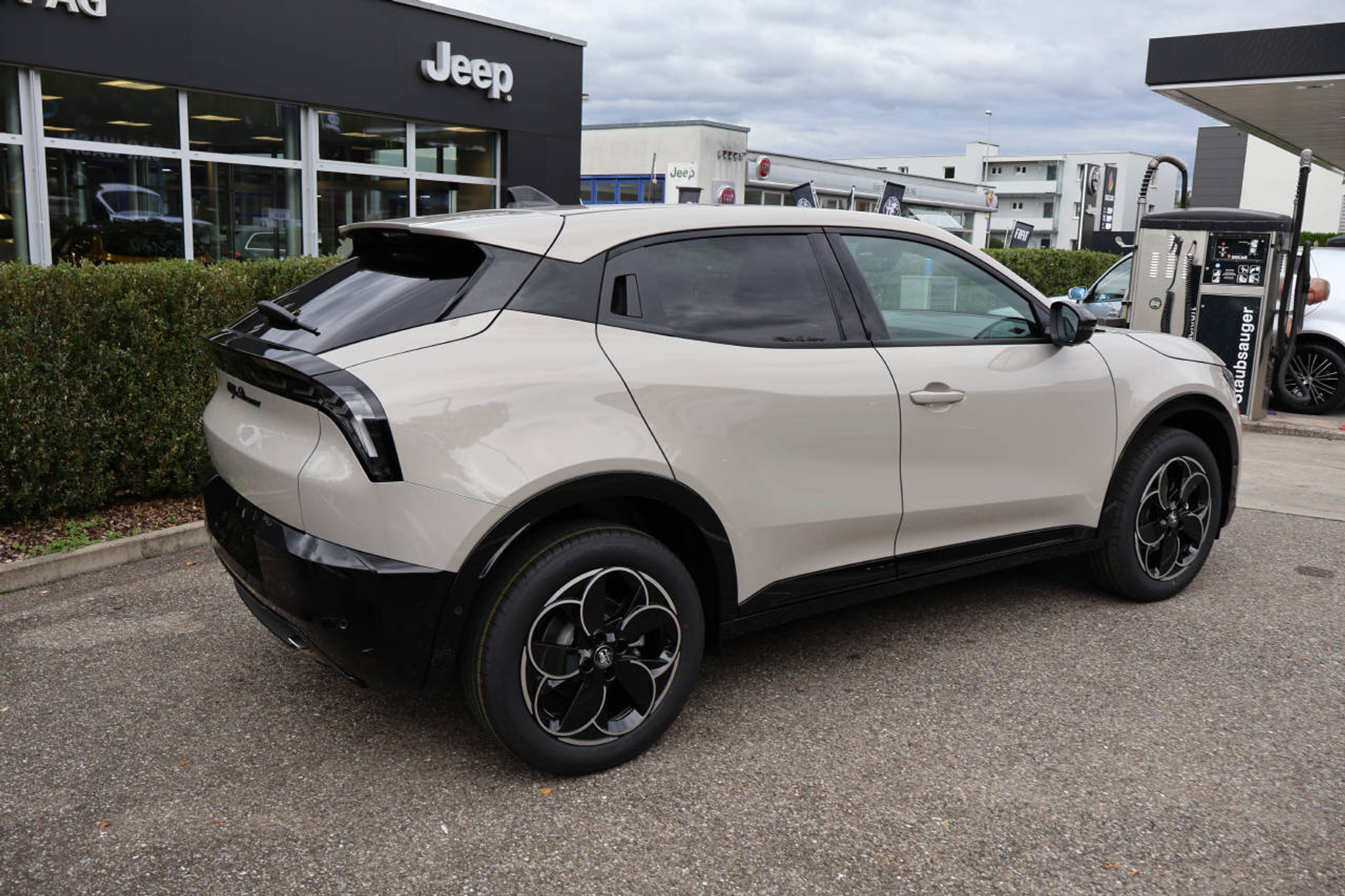 listing desktop thumbnail image 5