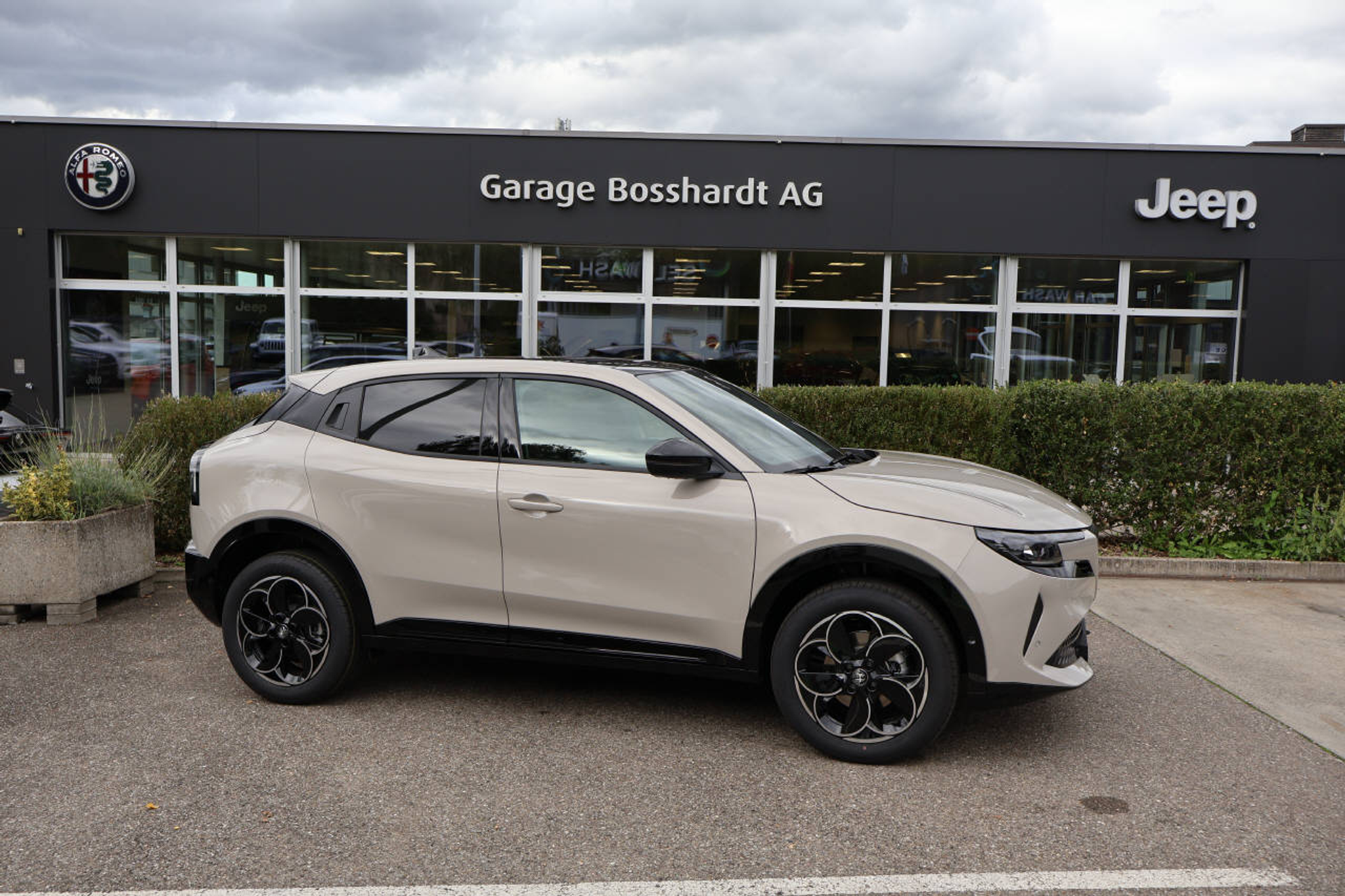 listing desktop thumbnail image 6