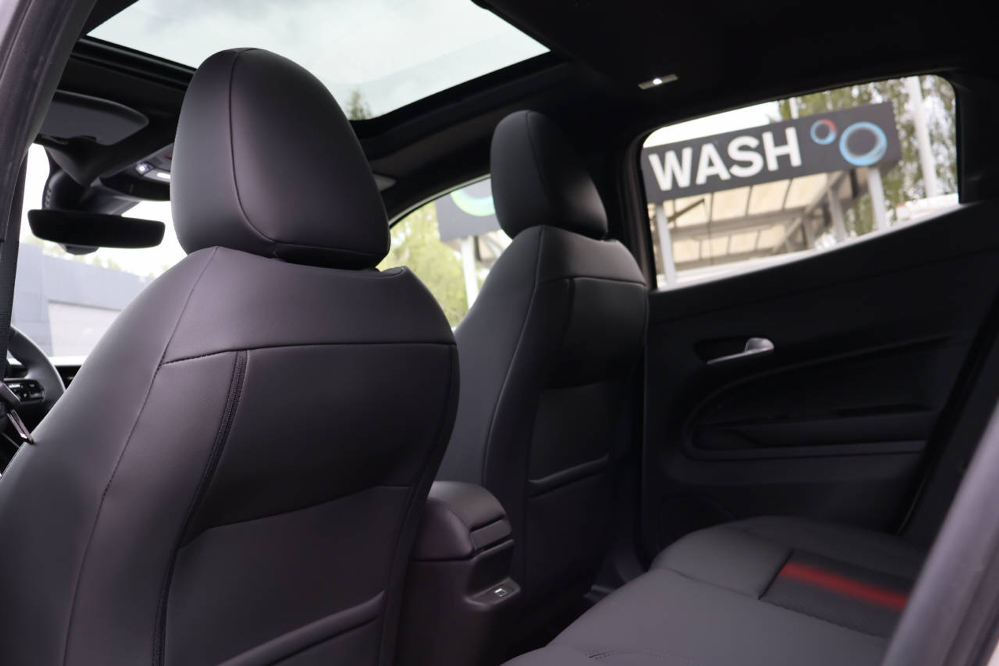 listing desktop thumbnail image 14