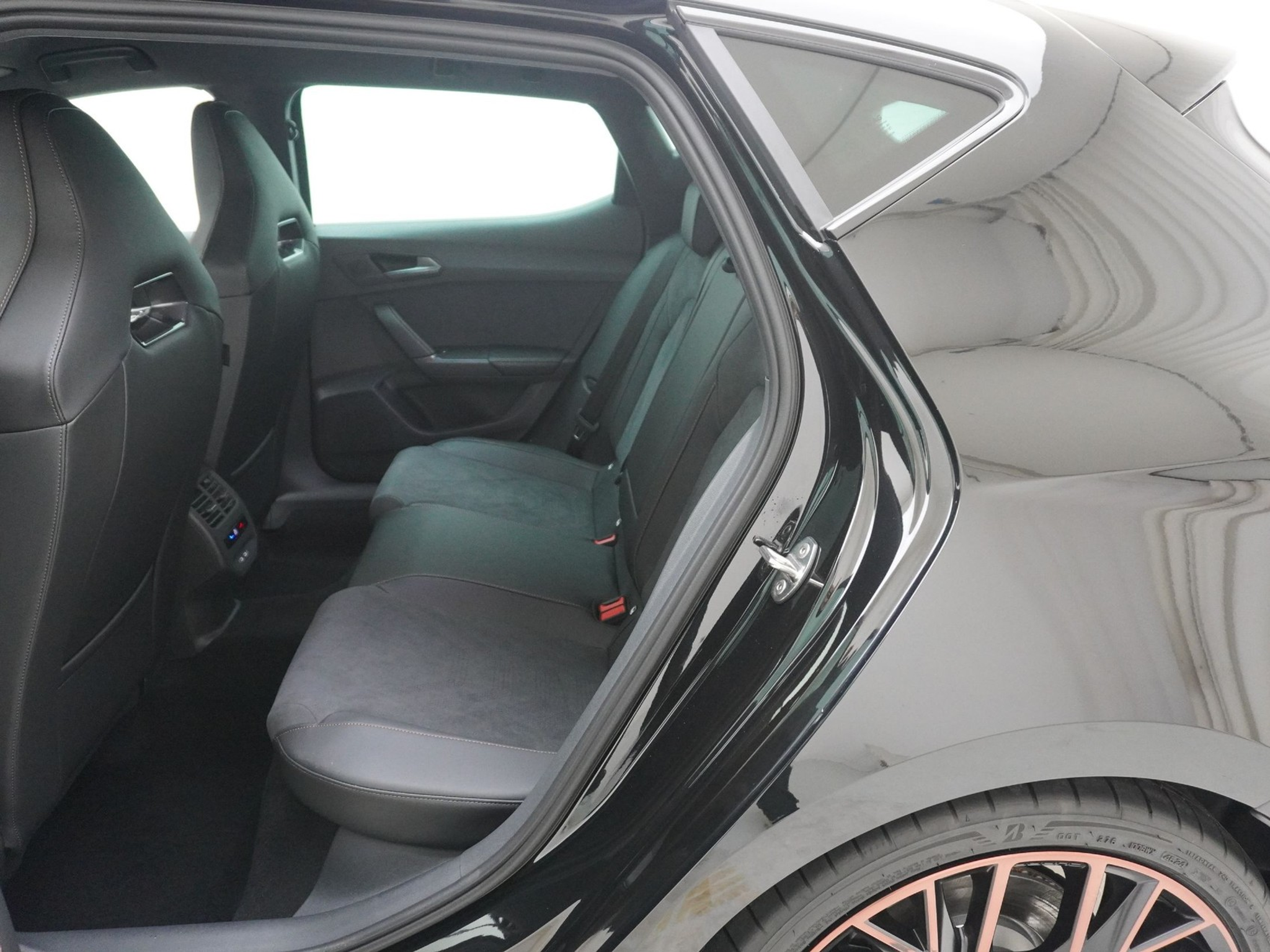 listing desktop thumbnail image 13