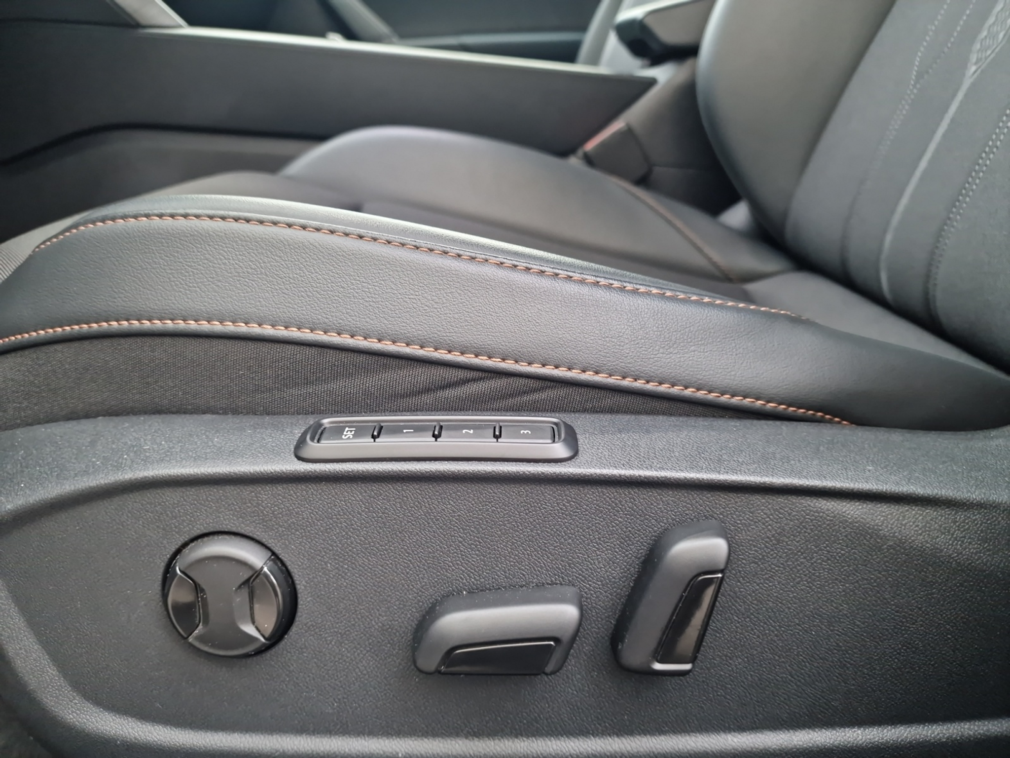 listing desktop thumbnail image 10