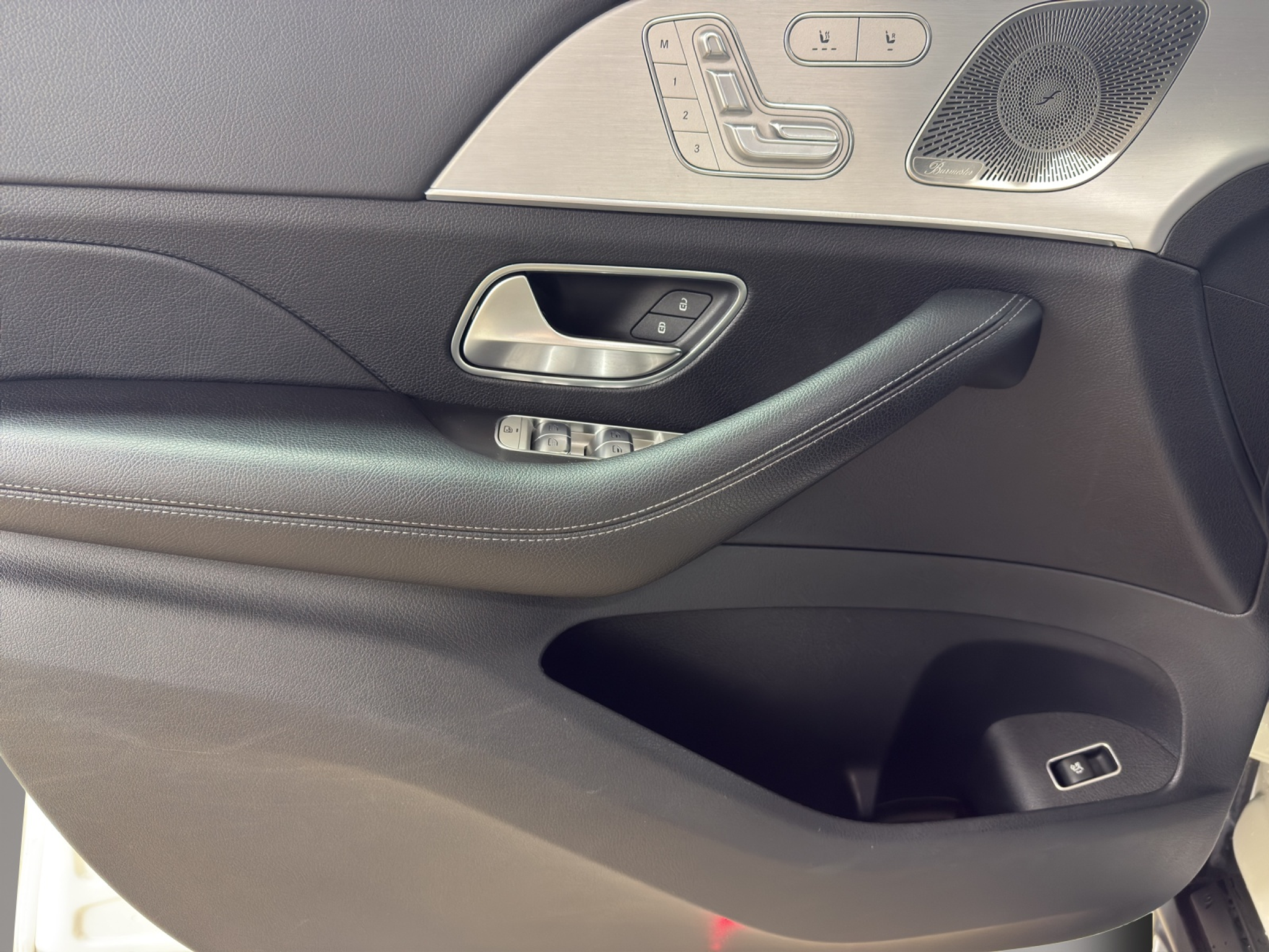 listing desktop thumbnail image 12