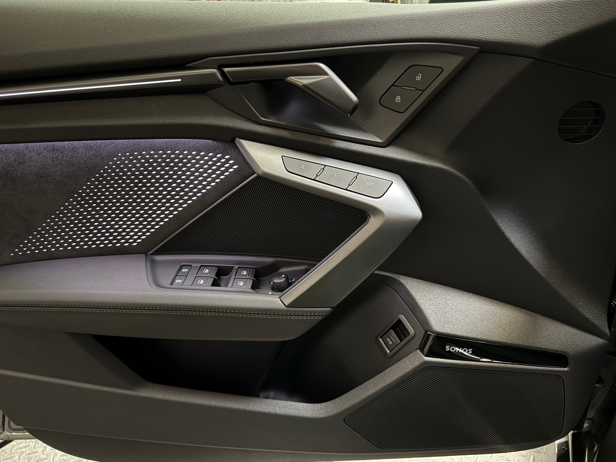 listing desktop thumbnail image 13