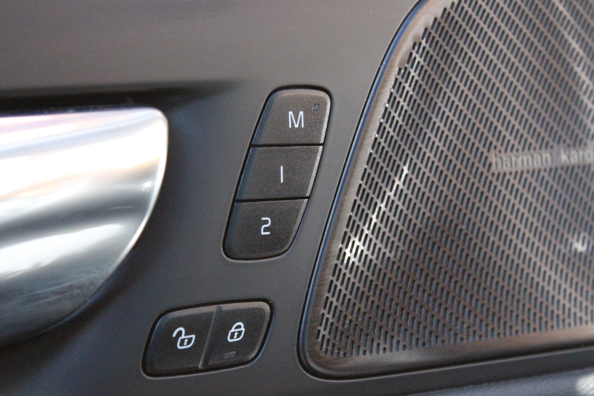 listing desktop thumbnail image 11