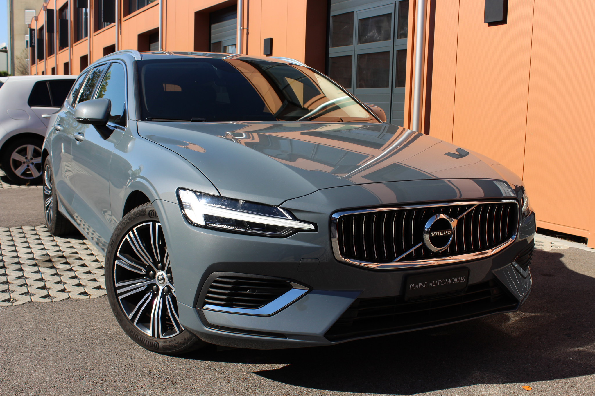 listing desktop thumbnail image 2