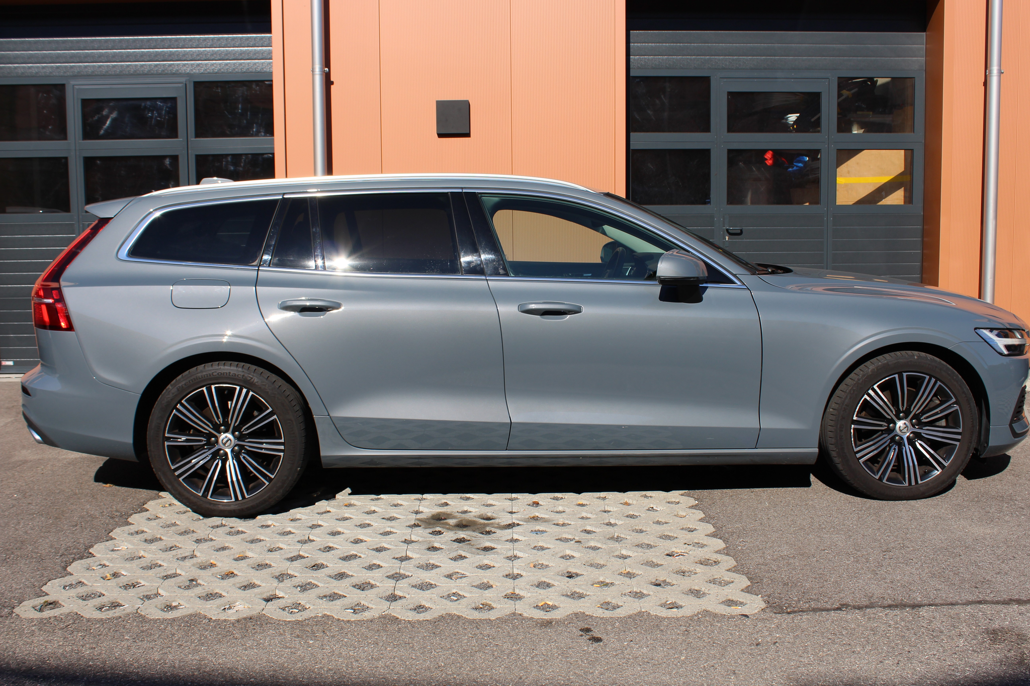 listing desktop thumbnail image 3