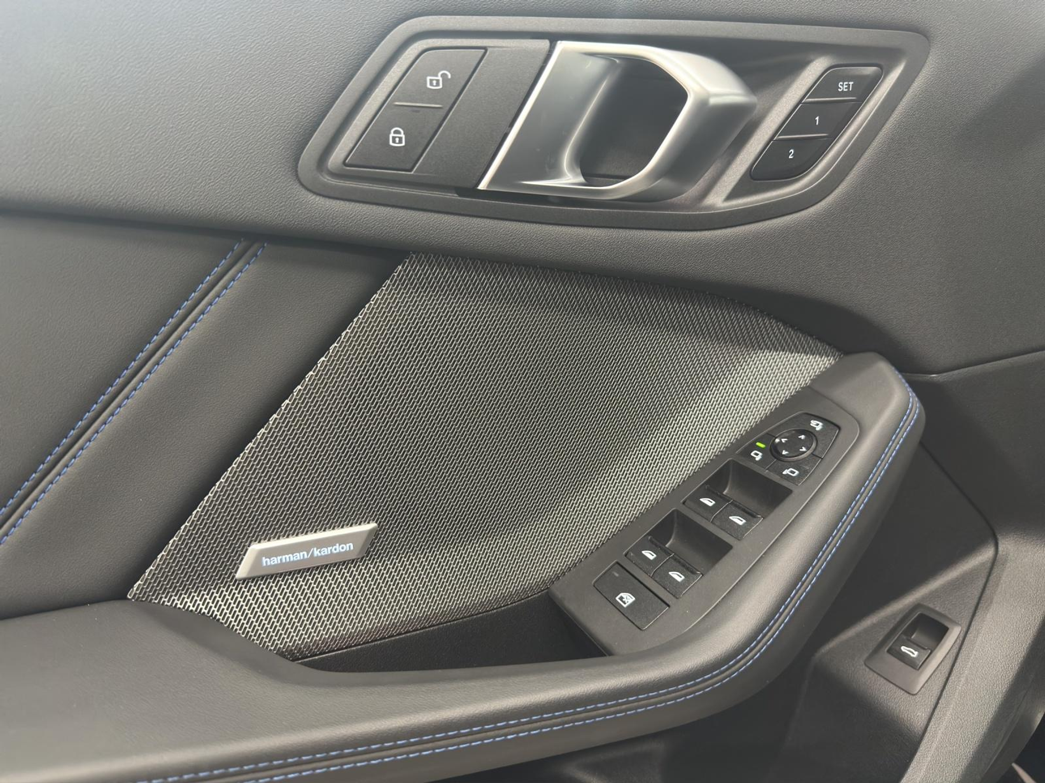 listing desktop thumbnail image 16