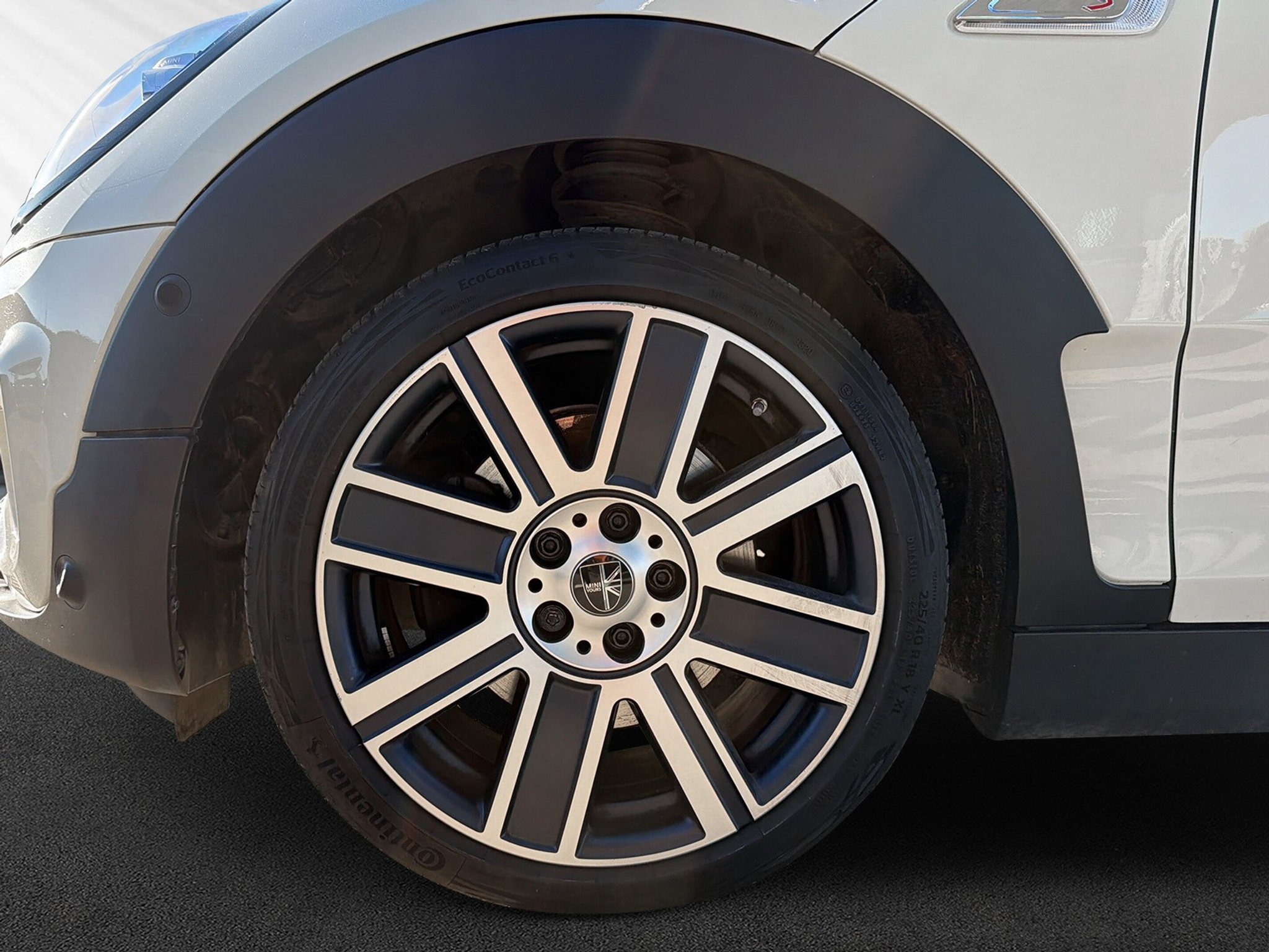 listing desktop thumbnail image 8