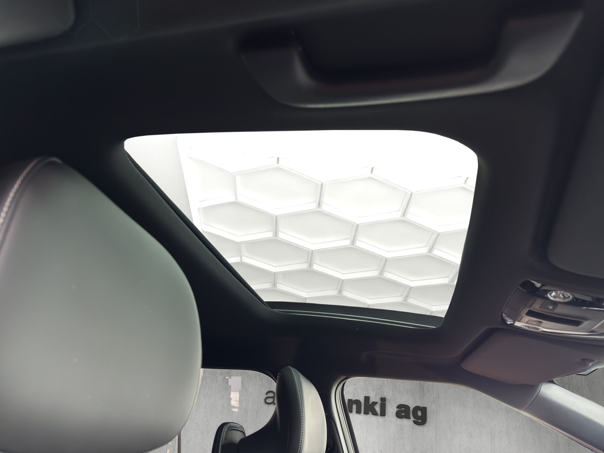 listing desktop thumbnail image 11