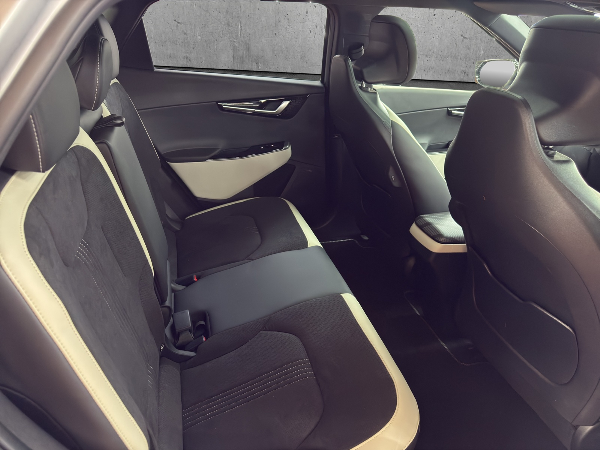 listing desktop thumbnail image 12