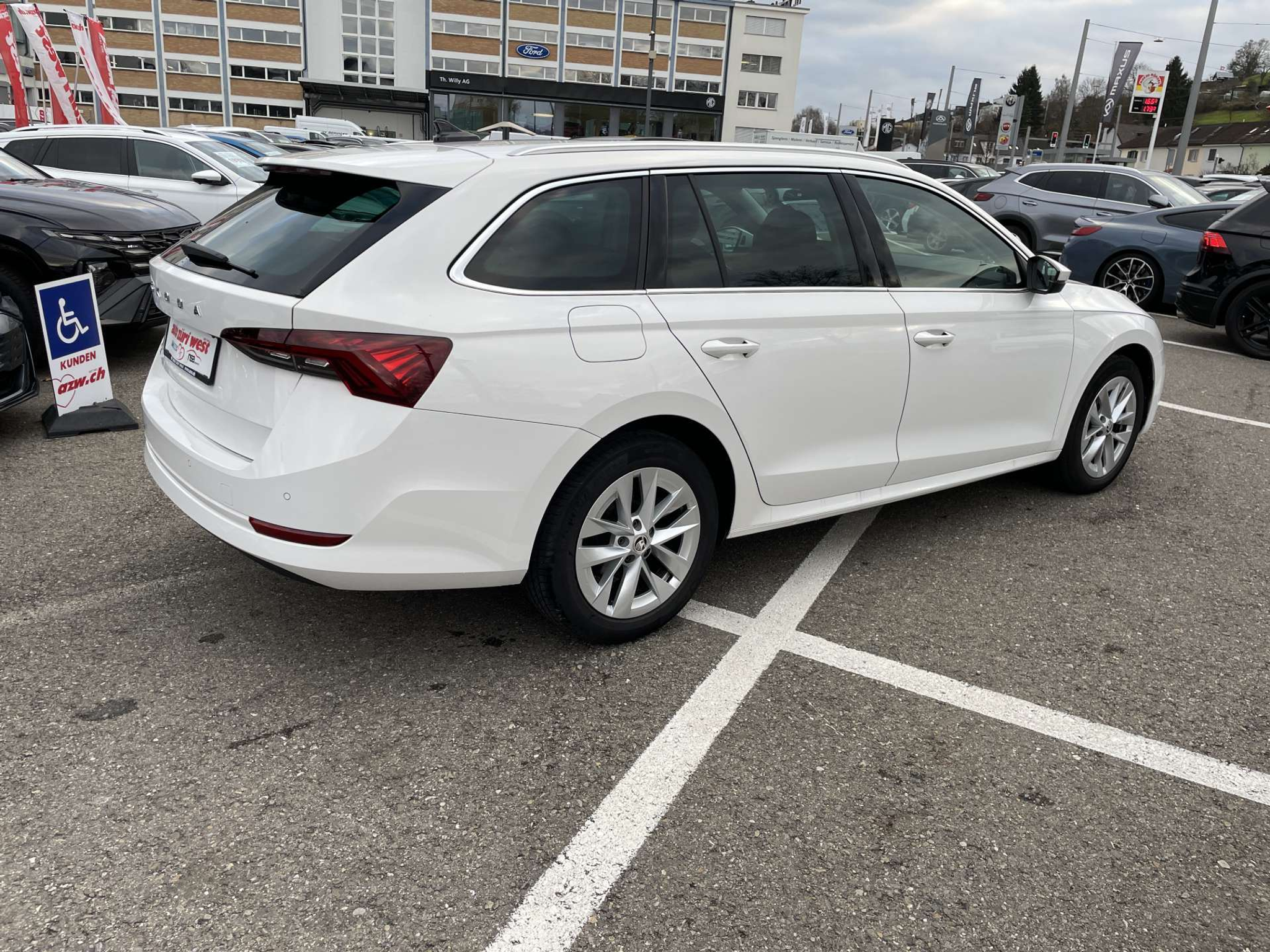 listing desktop thumbnail image 10