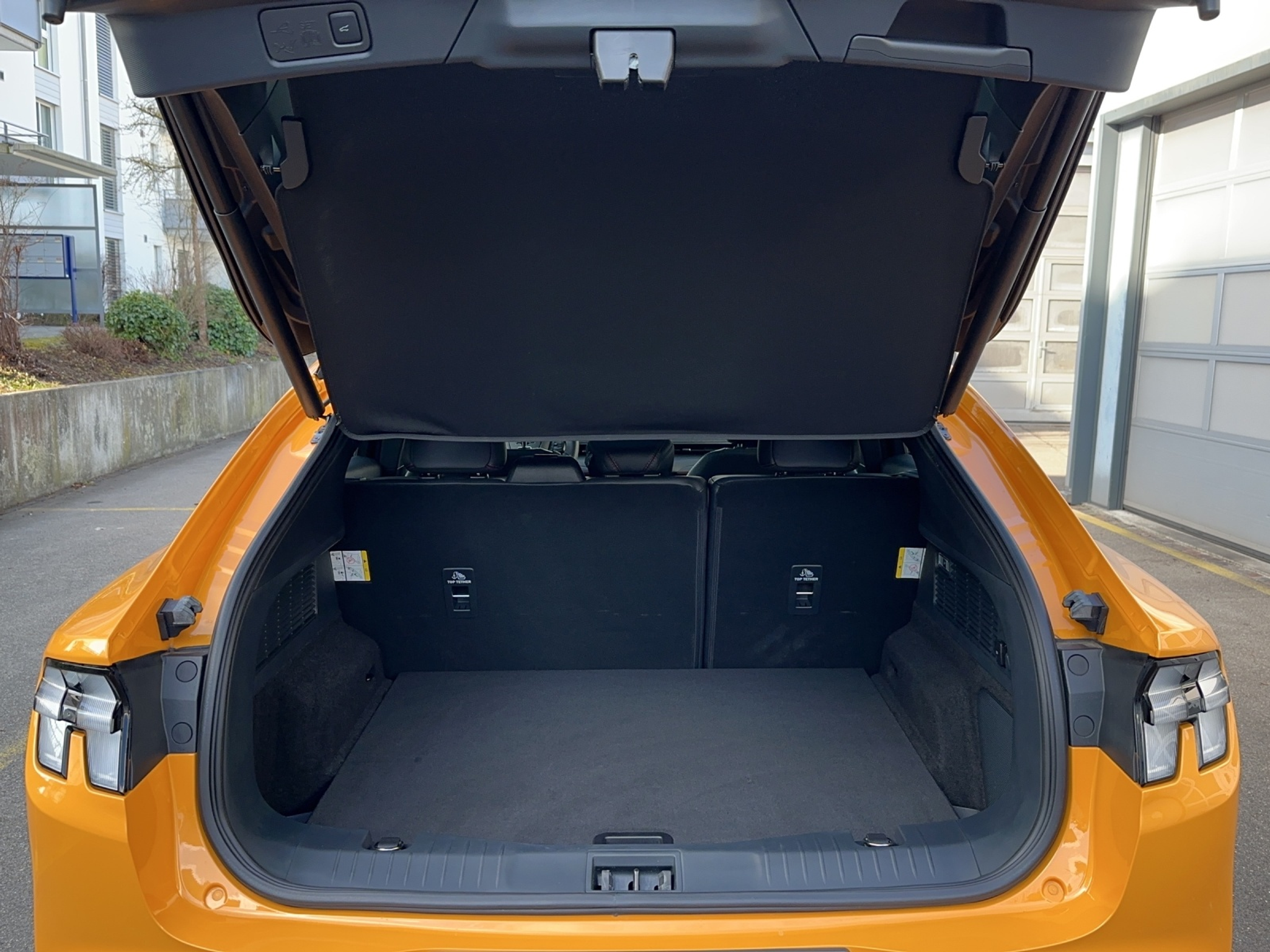 listing desktop thumbnail image 4