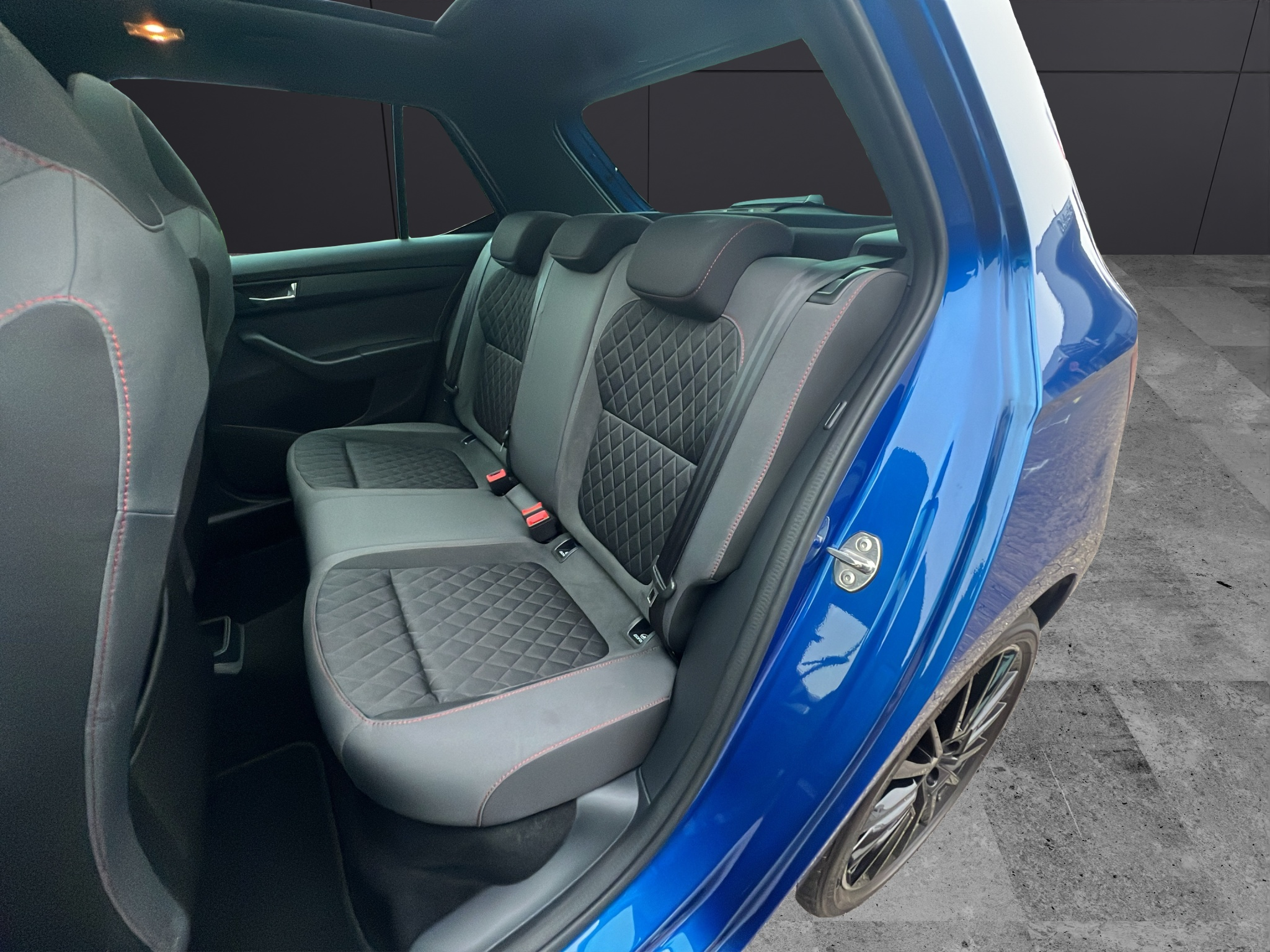 listing desktop thumbnail image 9