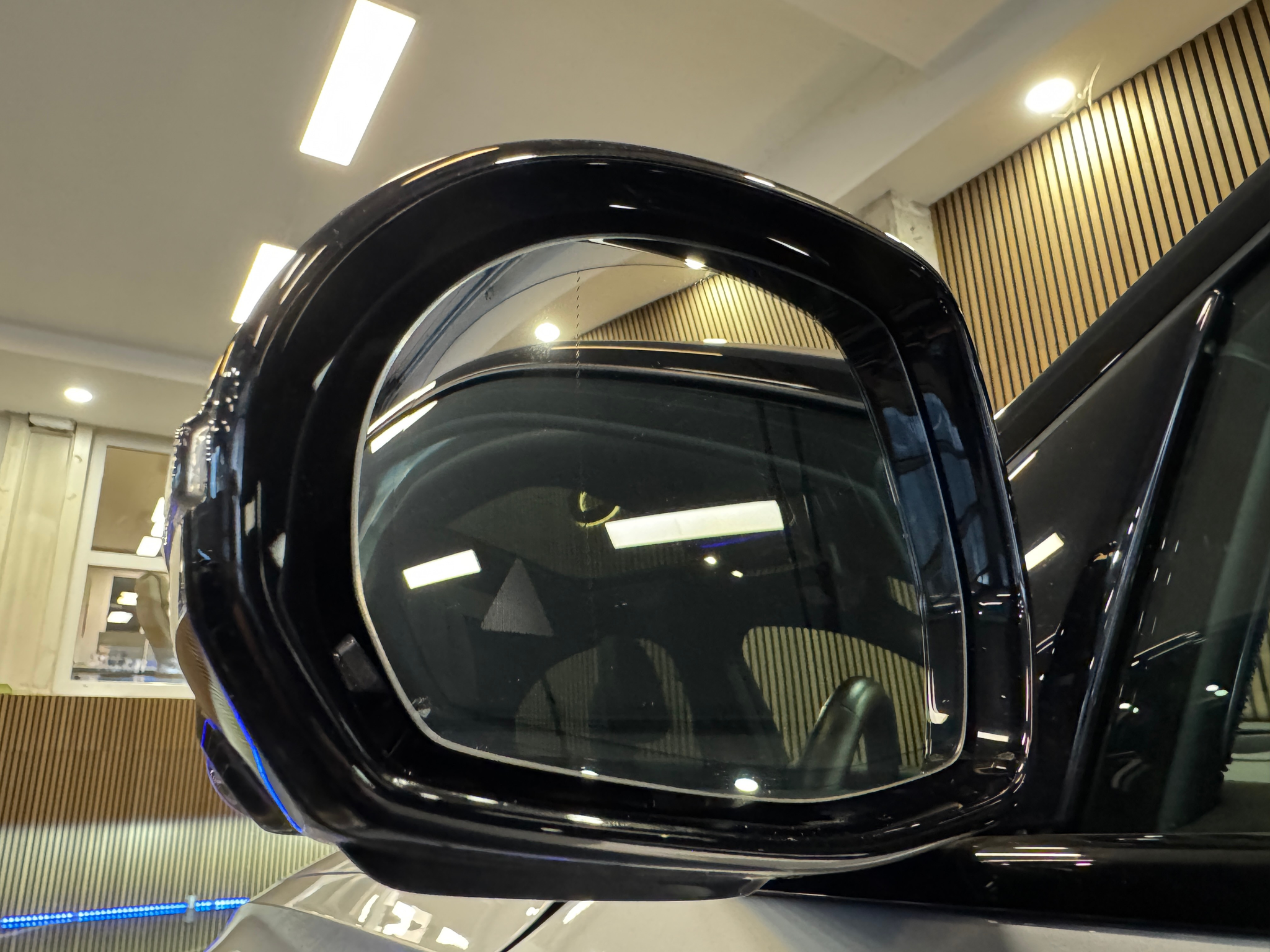 listing desktop thumbnail image 12