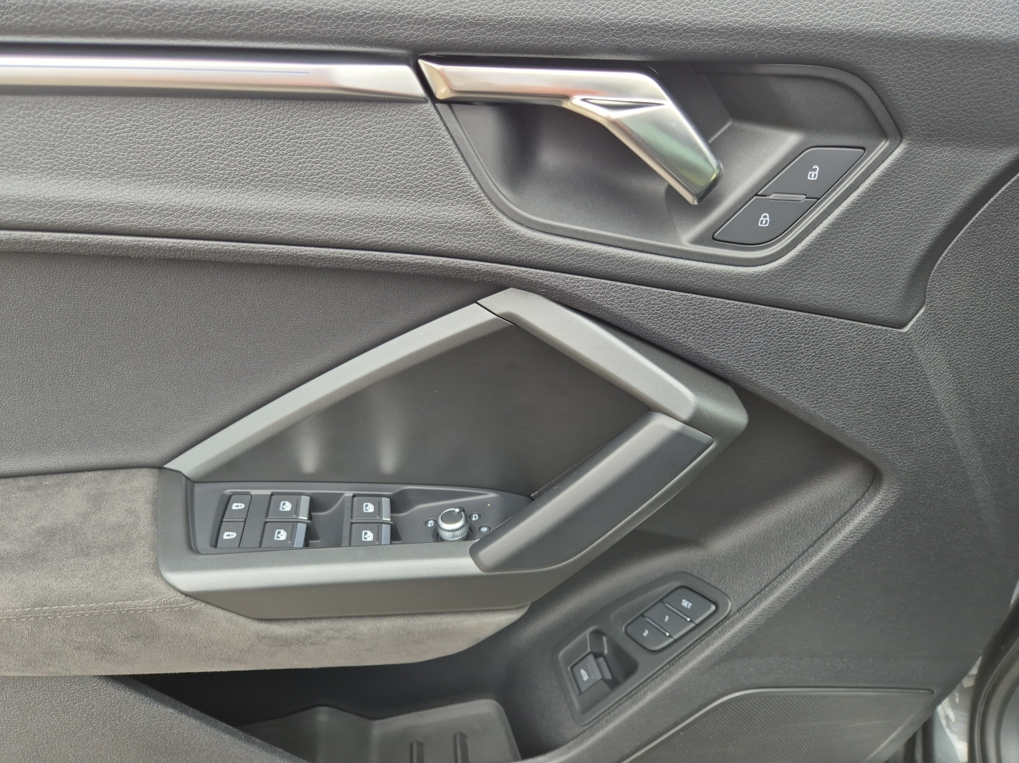 listing desktop thumbnail image 12