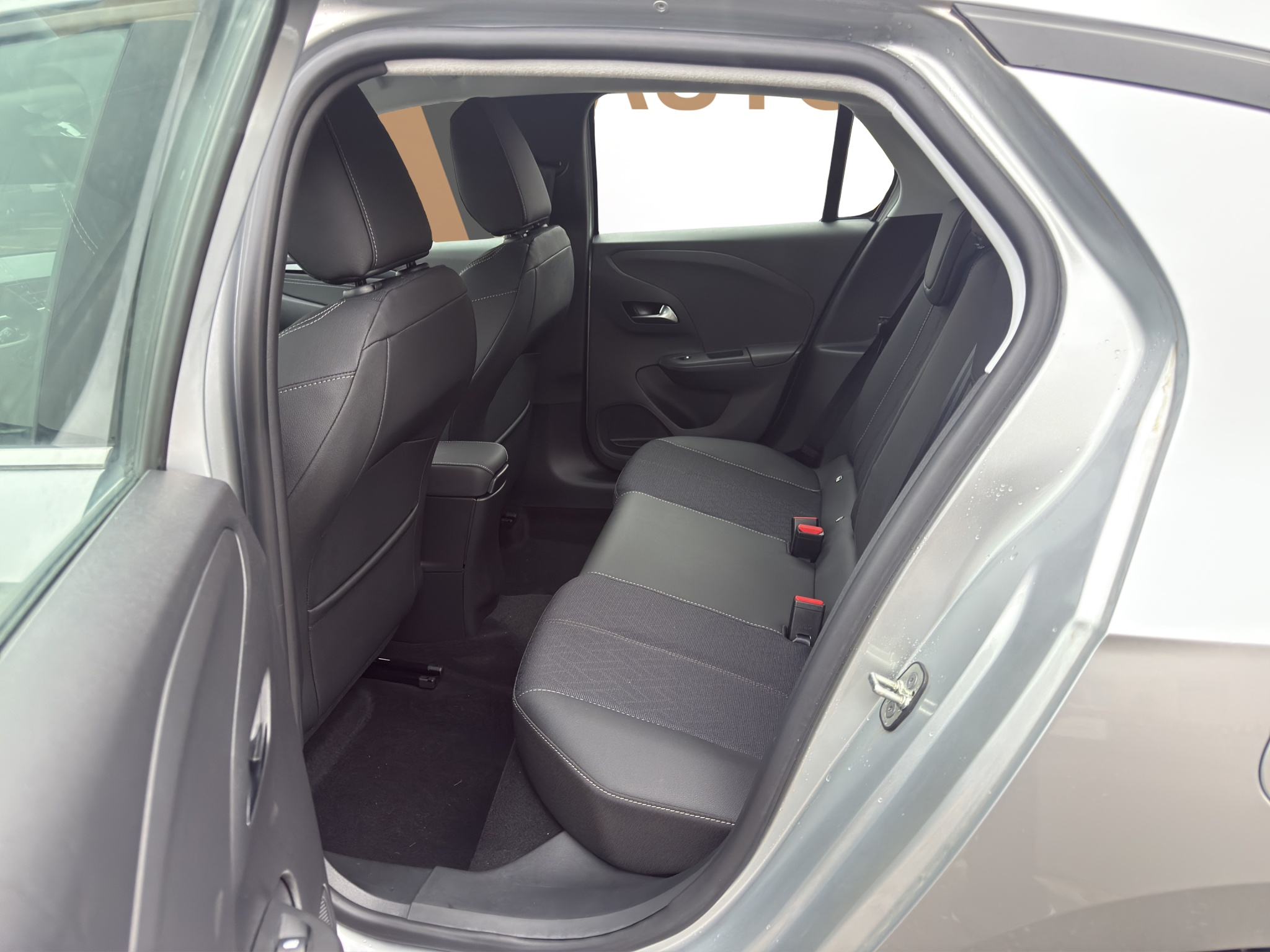 listing desktop thumbnail image 12