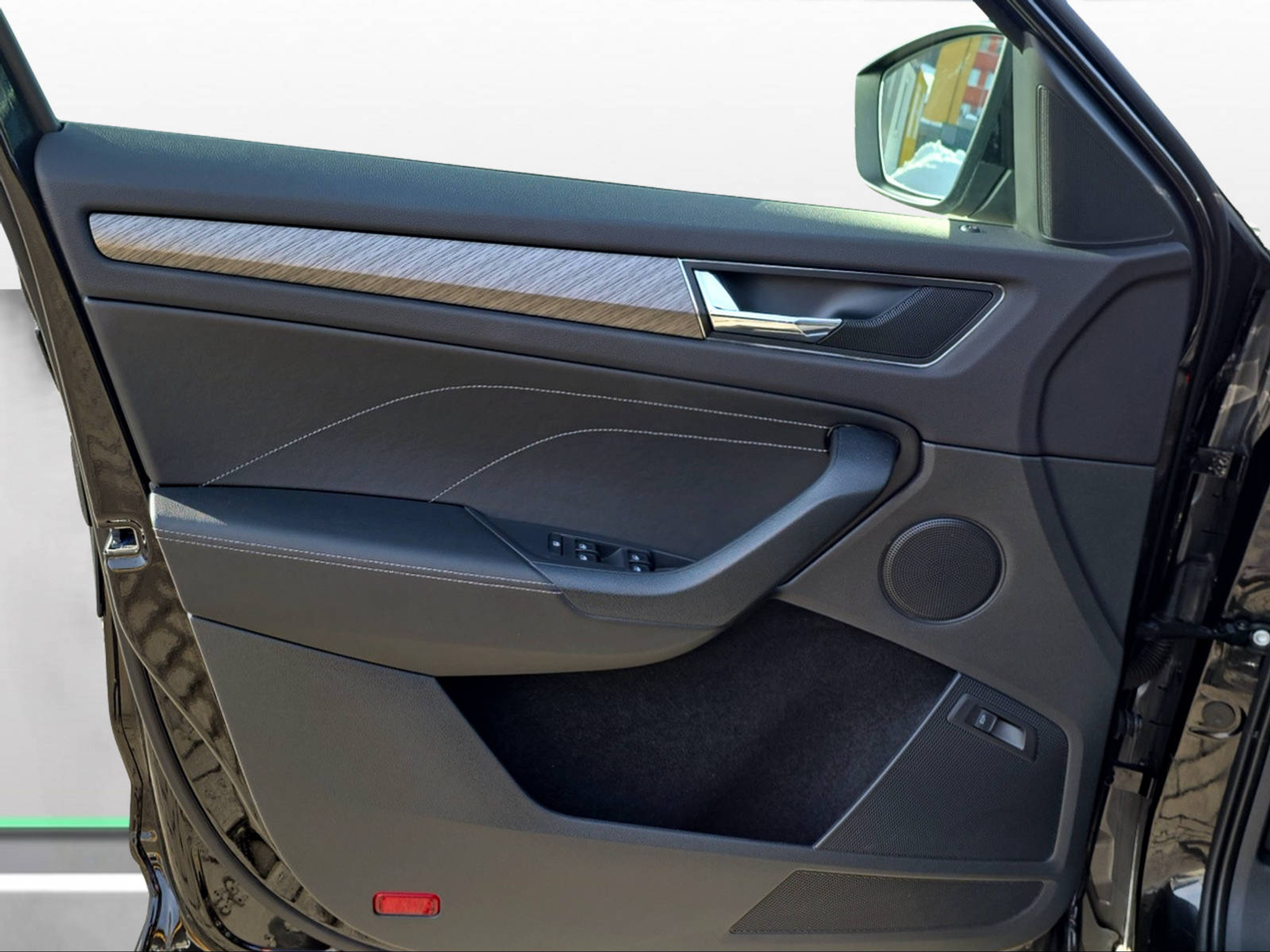 listing desktop thumbnail image 9