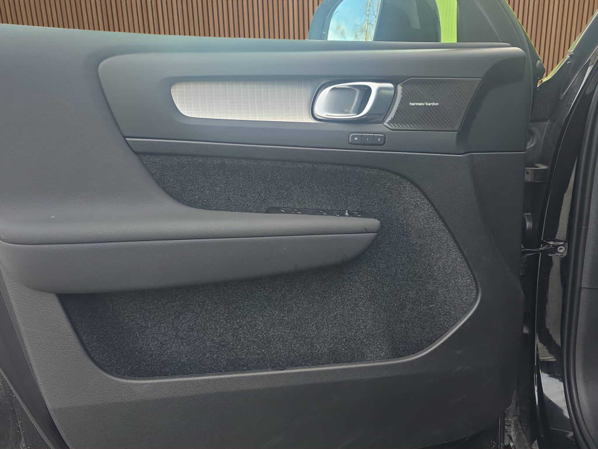 listing desktop thumbnail image 18