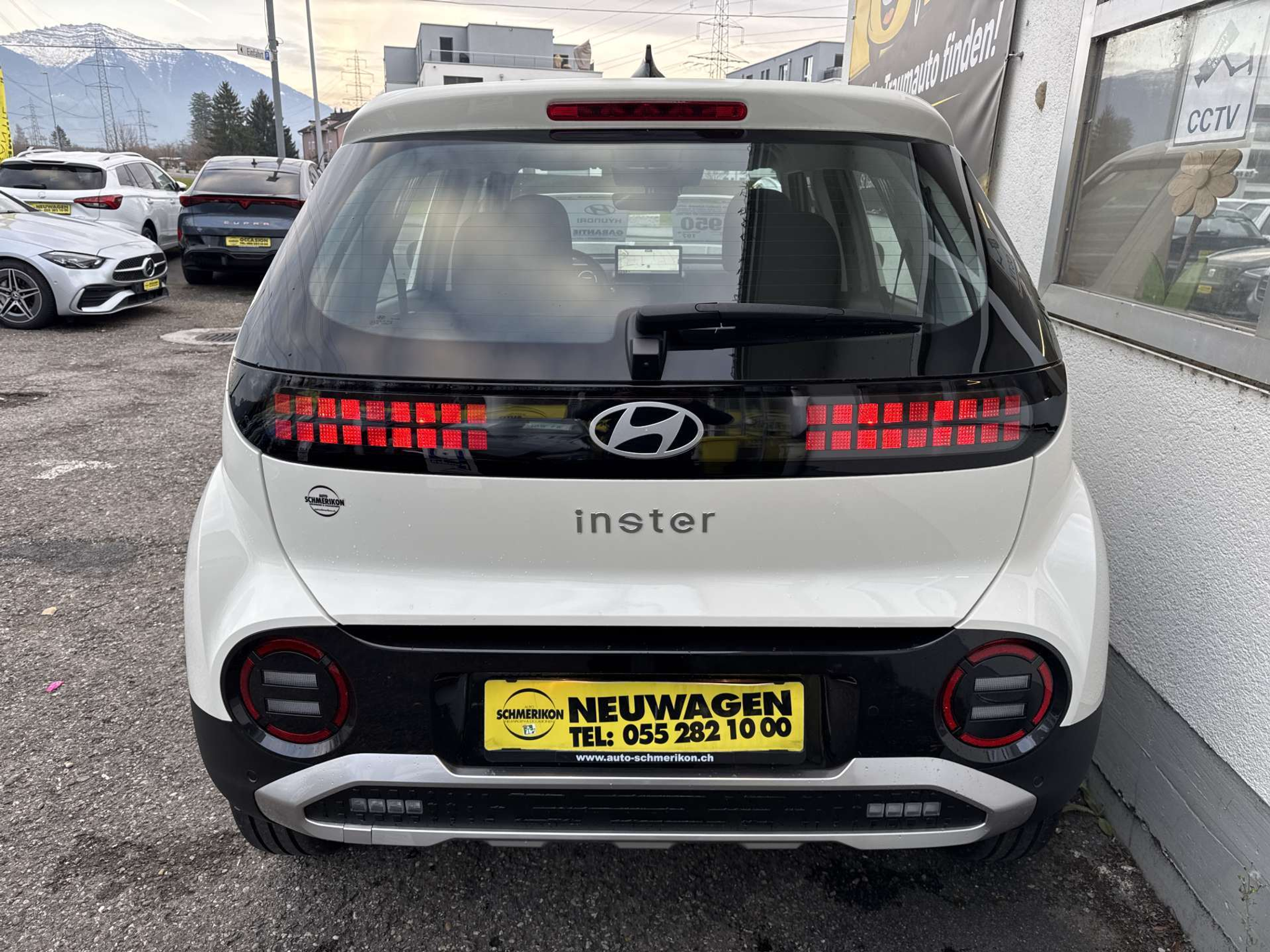 listing desktop thumbnail image 3