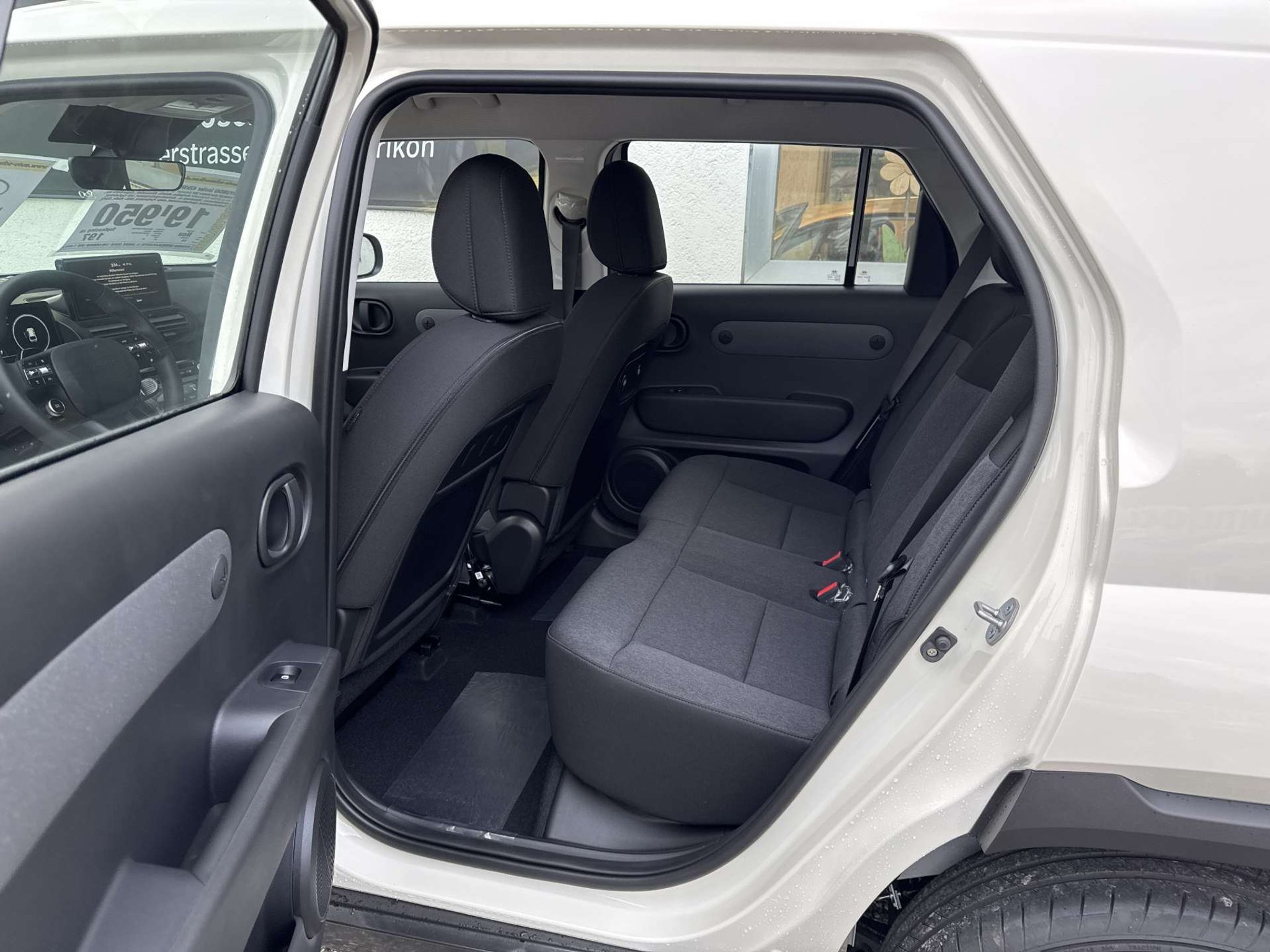 listing desktop thumbnail image 7