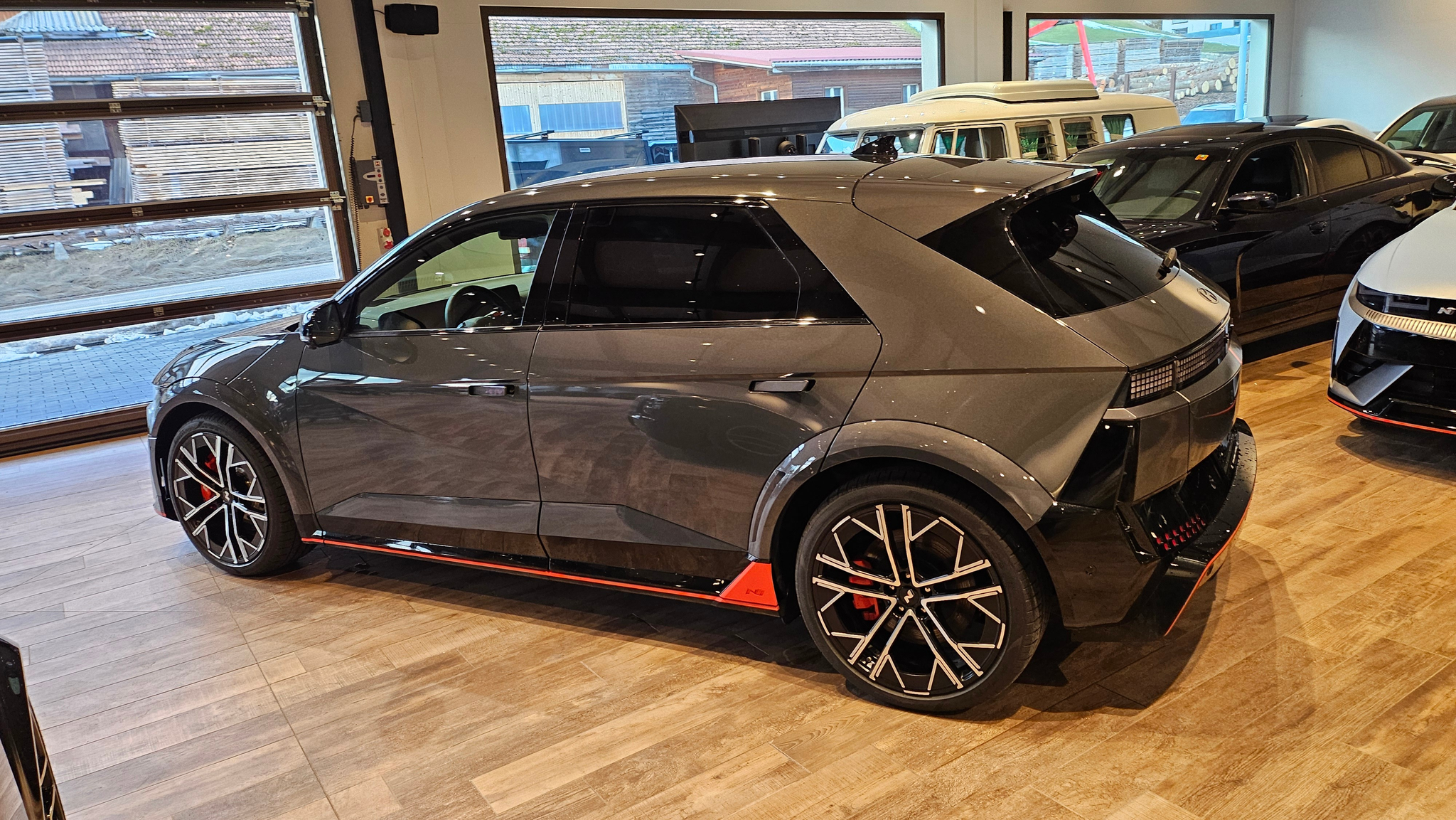 listing desktop thumbnail image 15