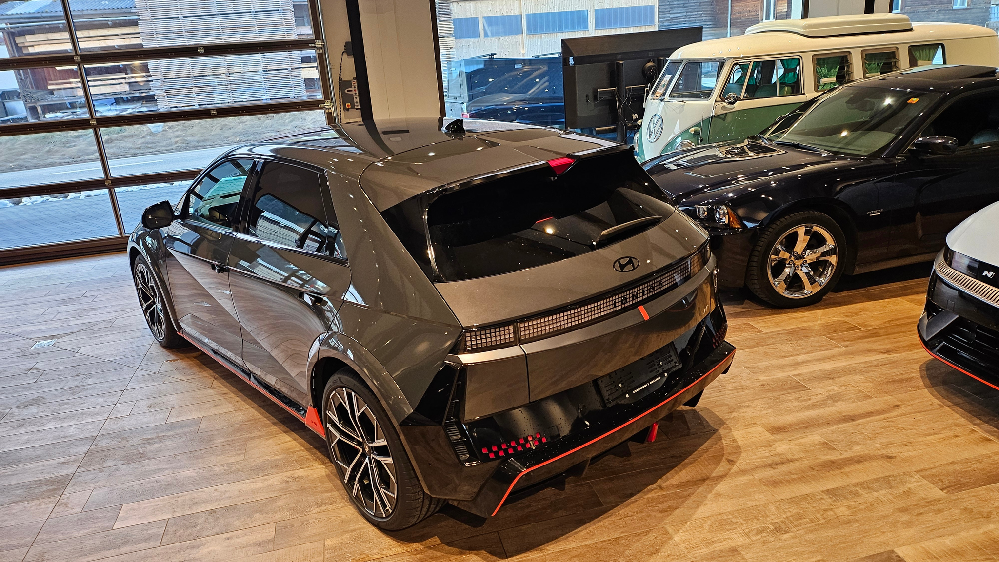 listing desktop thumbnail image 14