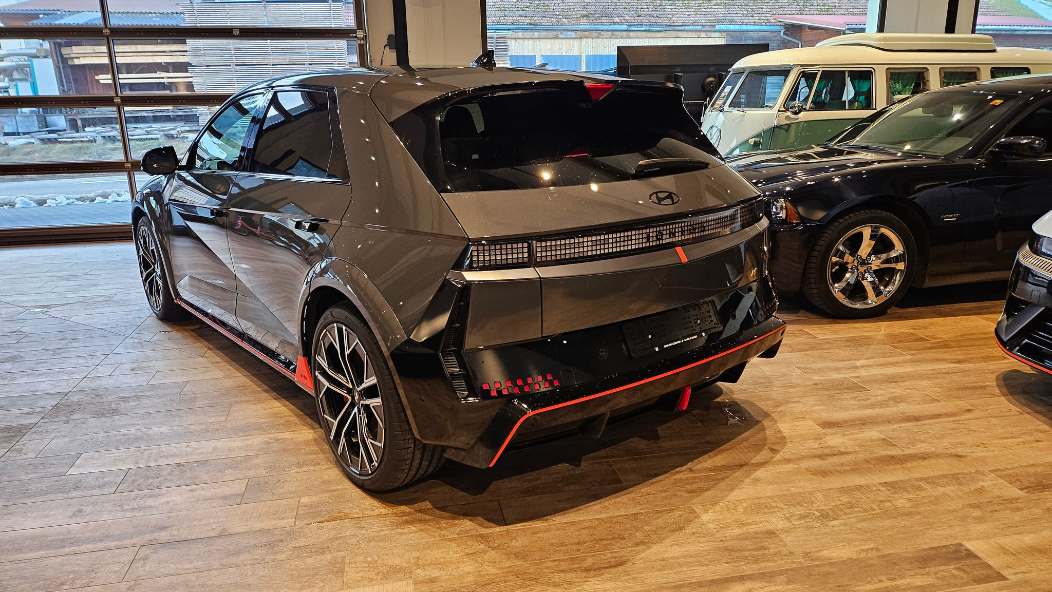 listing desktop thumbnail image 13