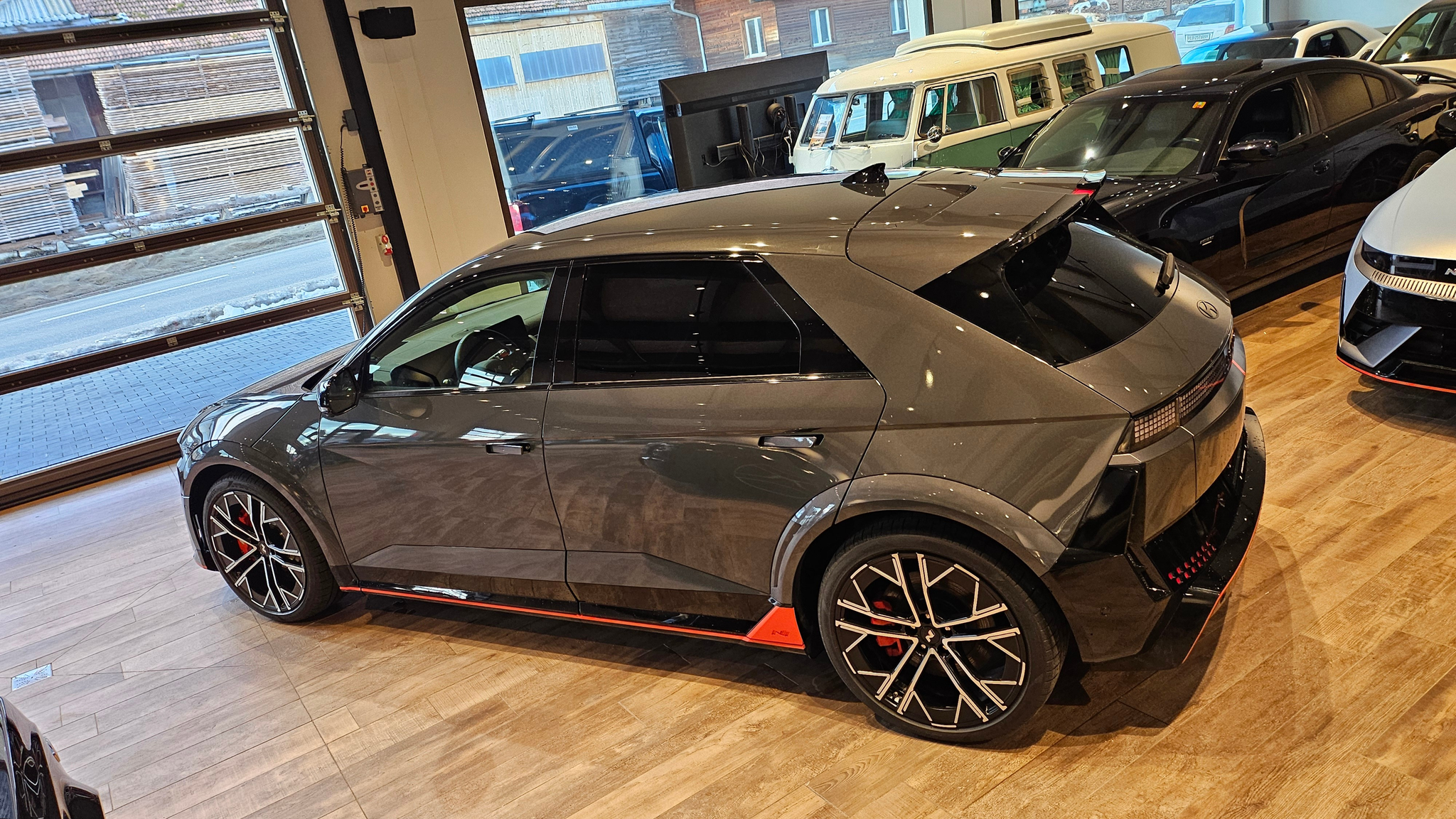 listing desktop thumbnail image 16