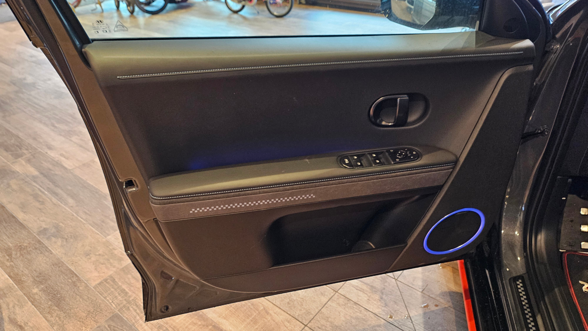 listing desktop thumbnail image 27